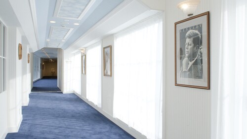 Crossing corridor
