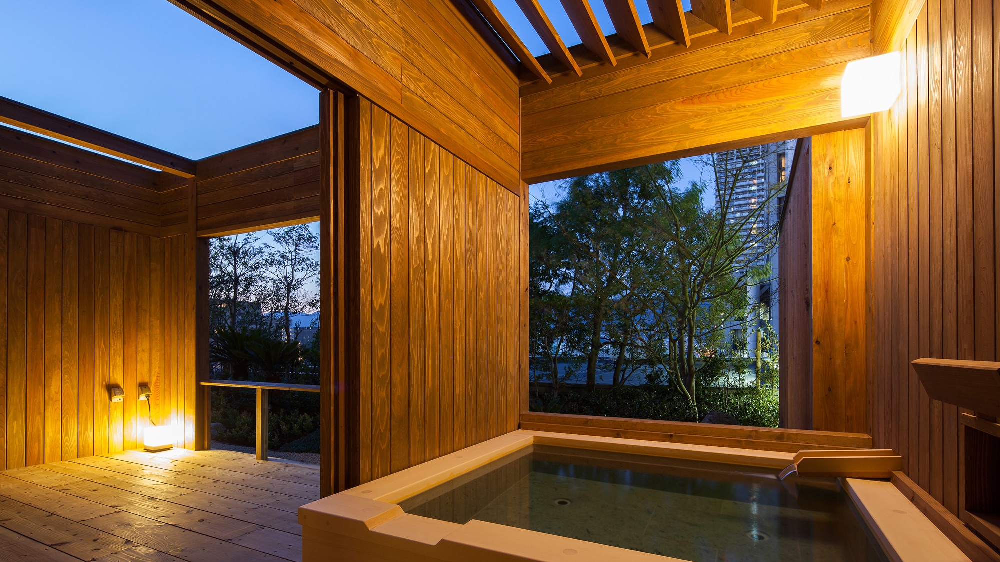 [Japanese Spa Suite] 86㎡ / Terrace hot spring open-air bath.