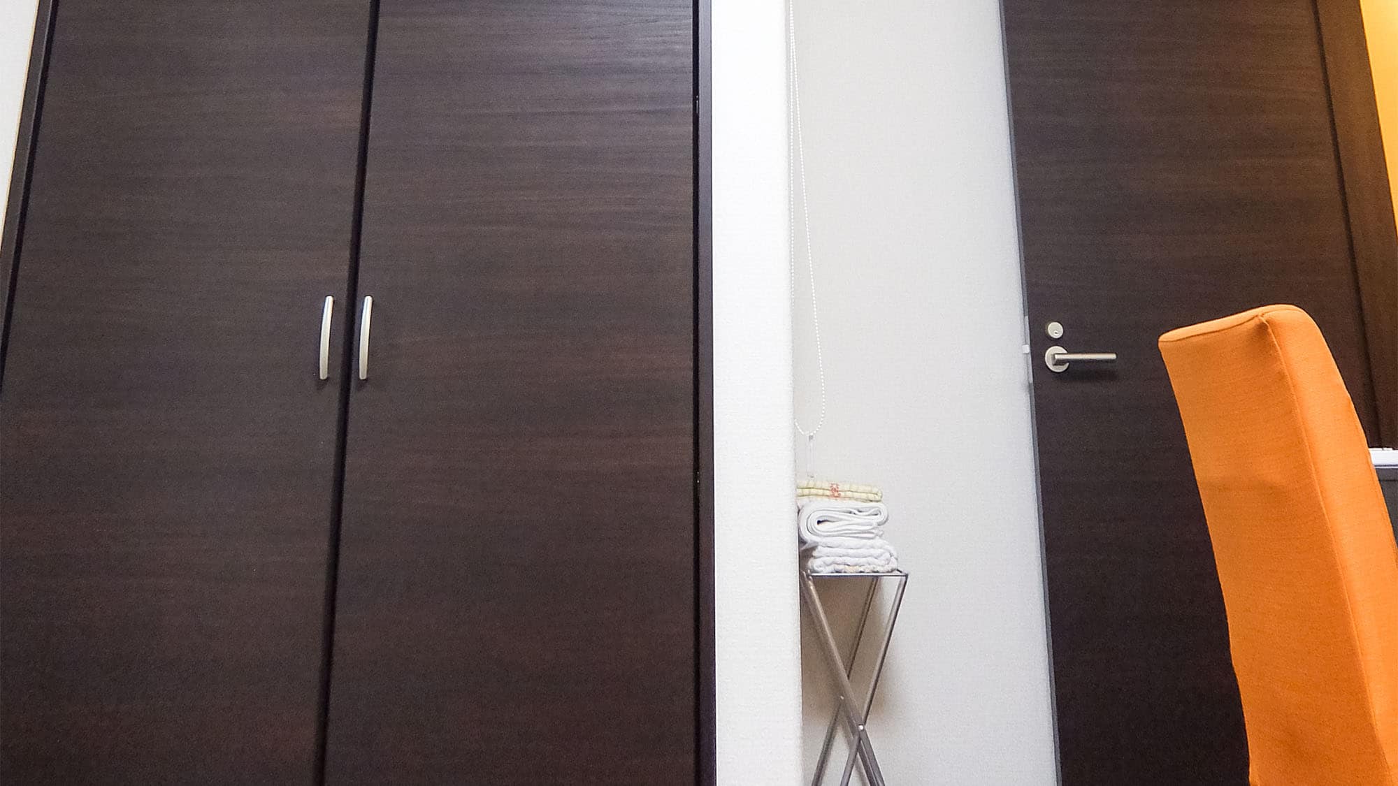 ・ Twin bedroom / Large closet