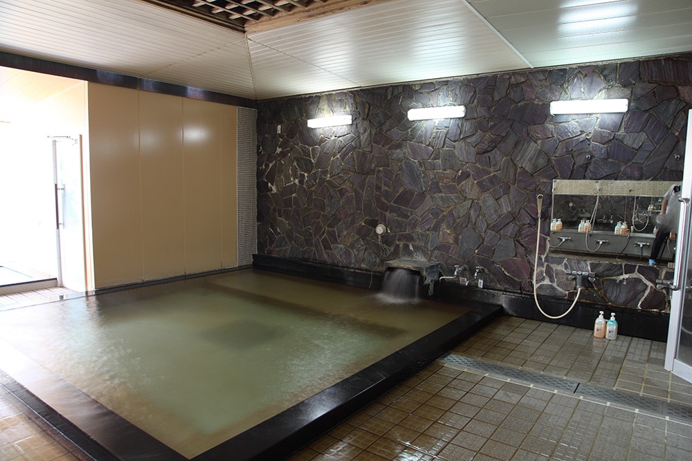 Men's large bath