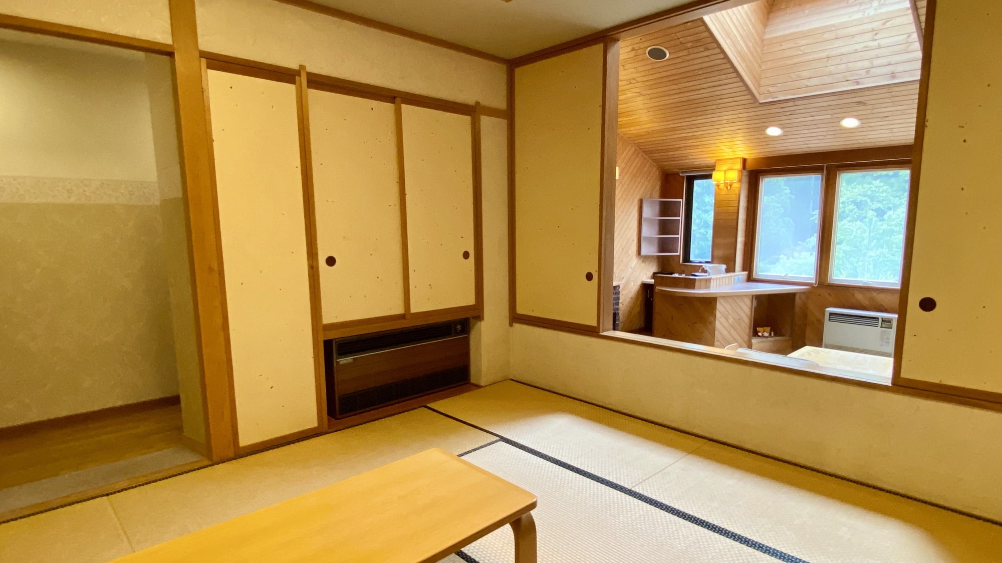 [Kousei] Comfort suite with a view of Mt. Tanigawa and a semi-open-air bath with natural hot spring water (living room + Japanese-style room + twin + semi-open-air bath)