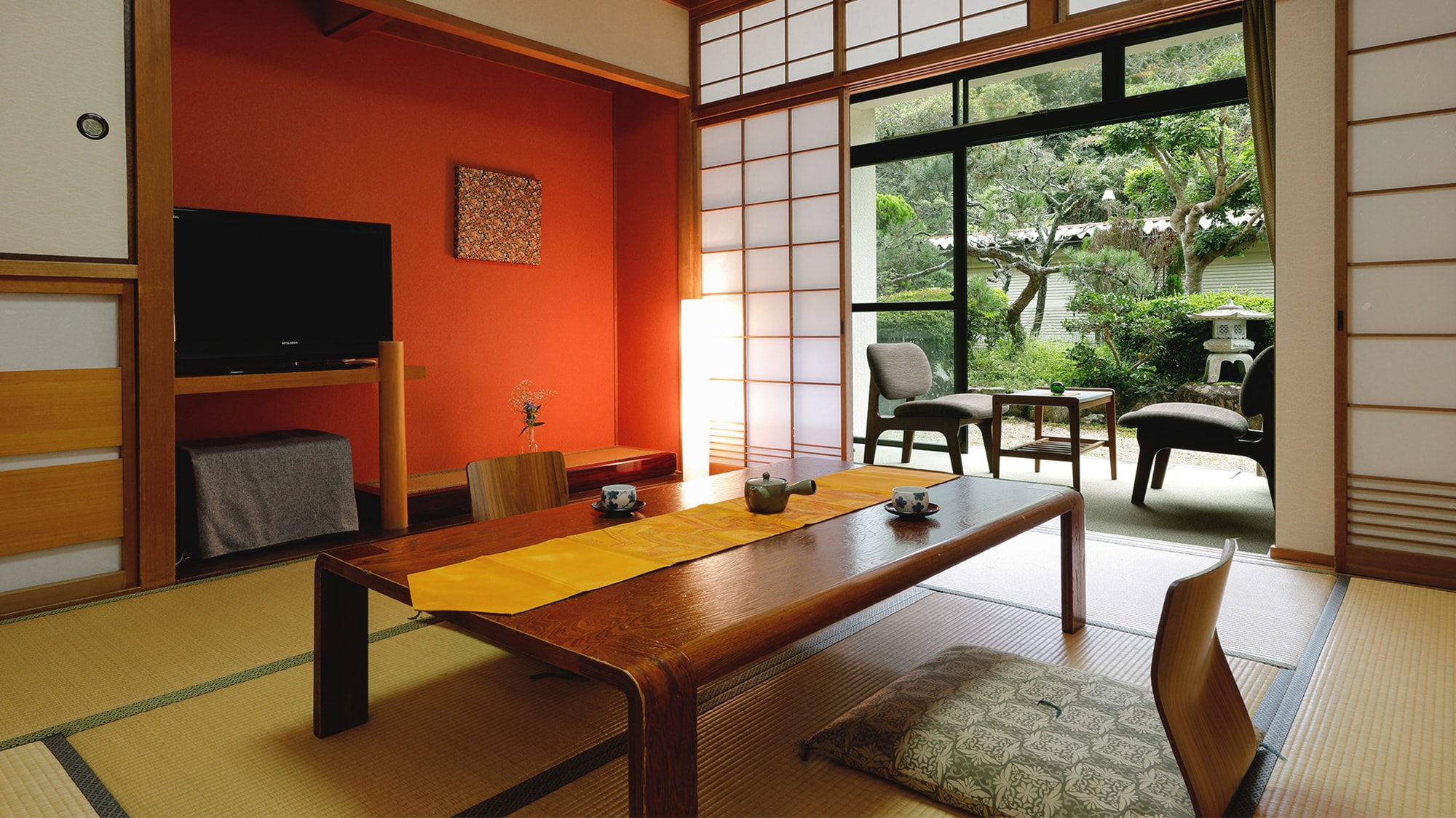 [Kamar bergaya Jepang 8 tikar tatami] Kamar standar yang menghadap ke alam dan taman yang rimbun.
