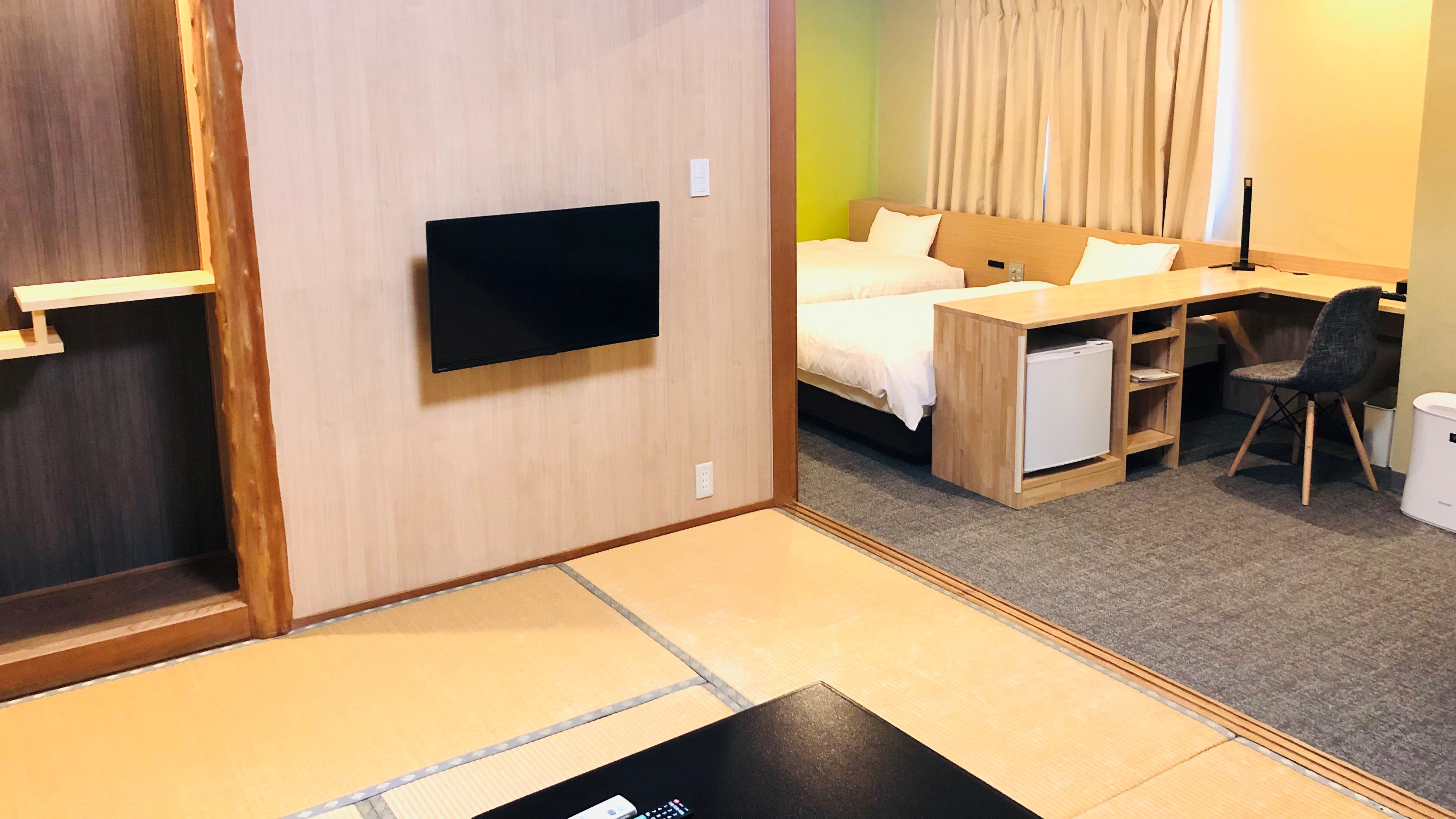 리뉴얼 한 일본과 서양실 (트윈 베트 + 일본식 방 6 다다미) (베트 폭 120cm×2대)