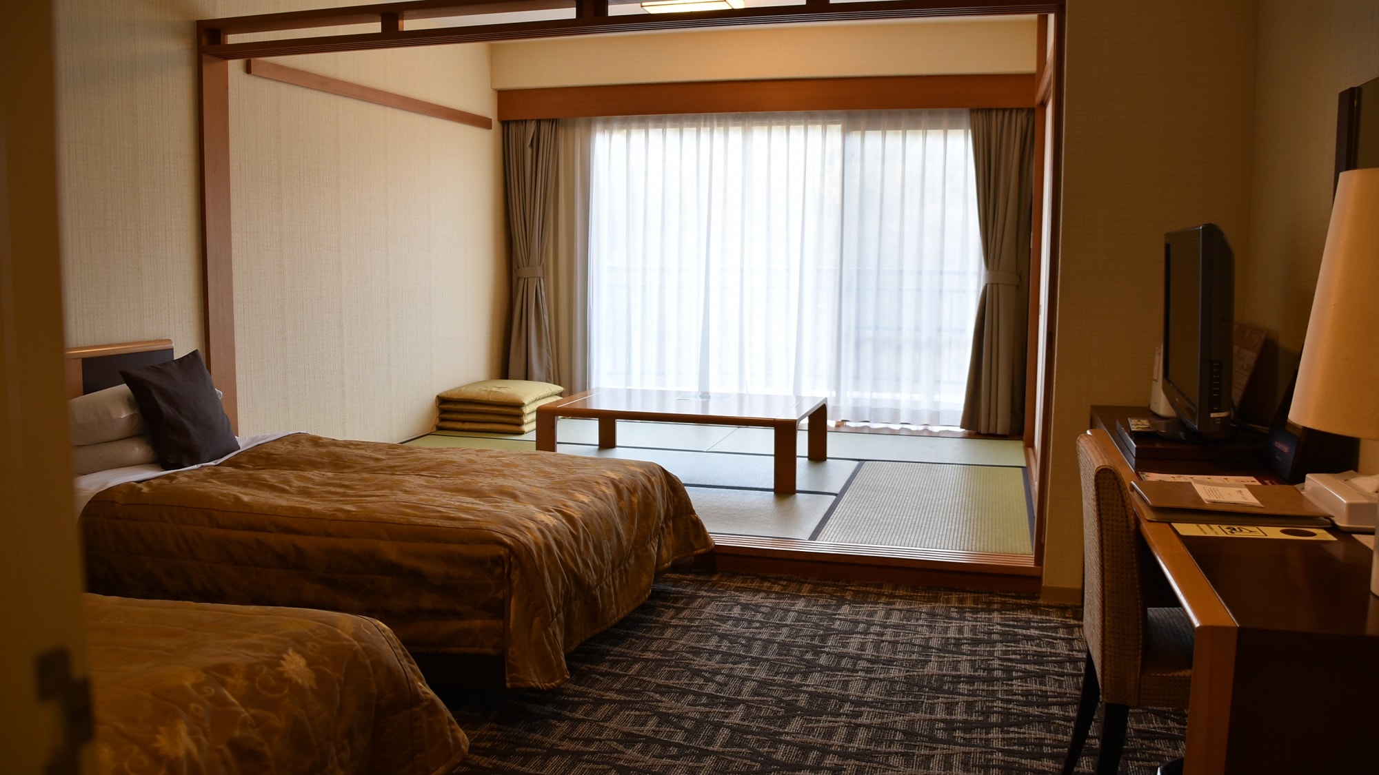 ☆ Deluxe Japanese and Western room (39.86 sqm / capacity 5 people) ｜ Recommended for families and groups.