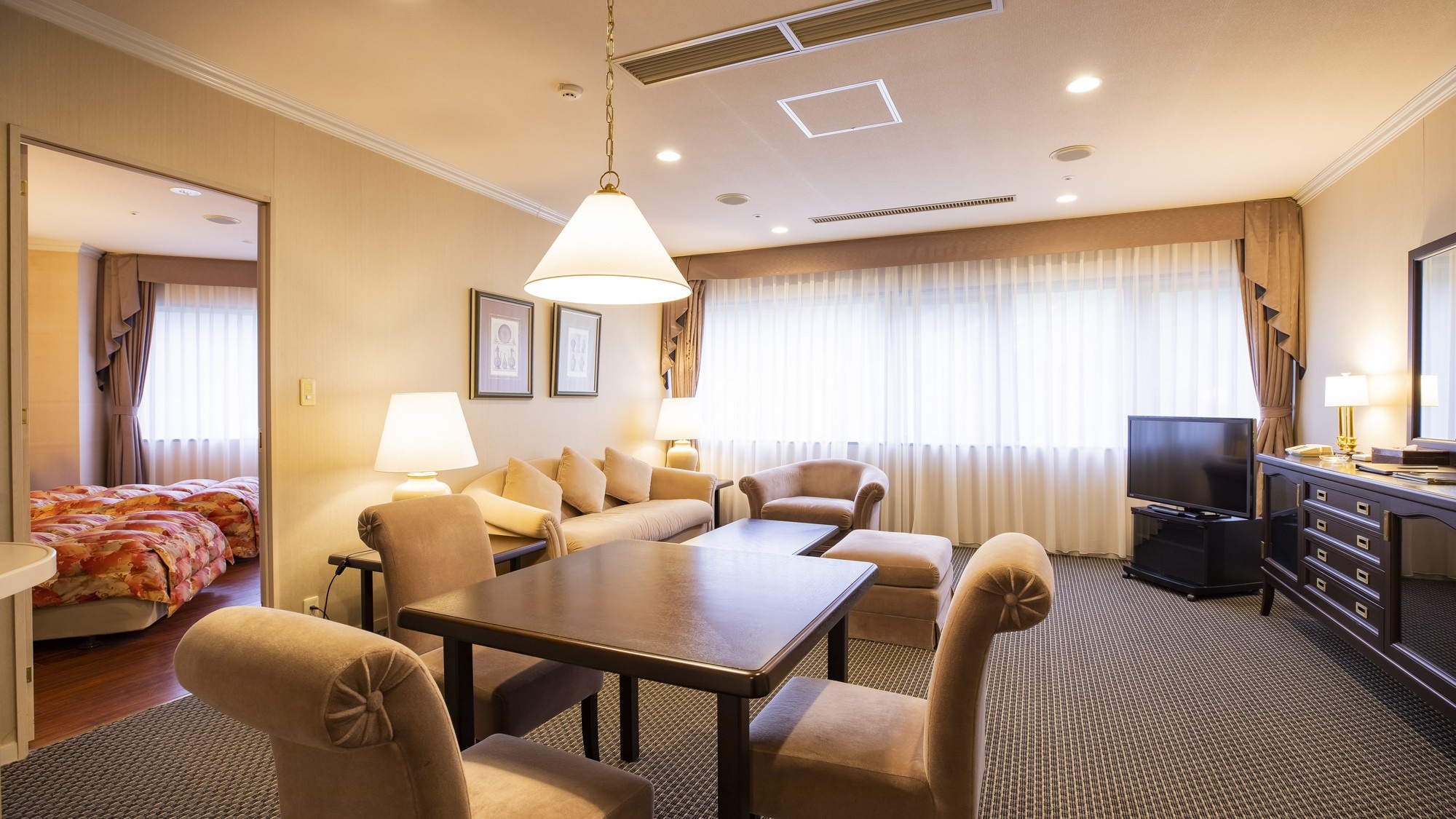 [Kamar Suite]