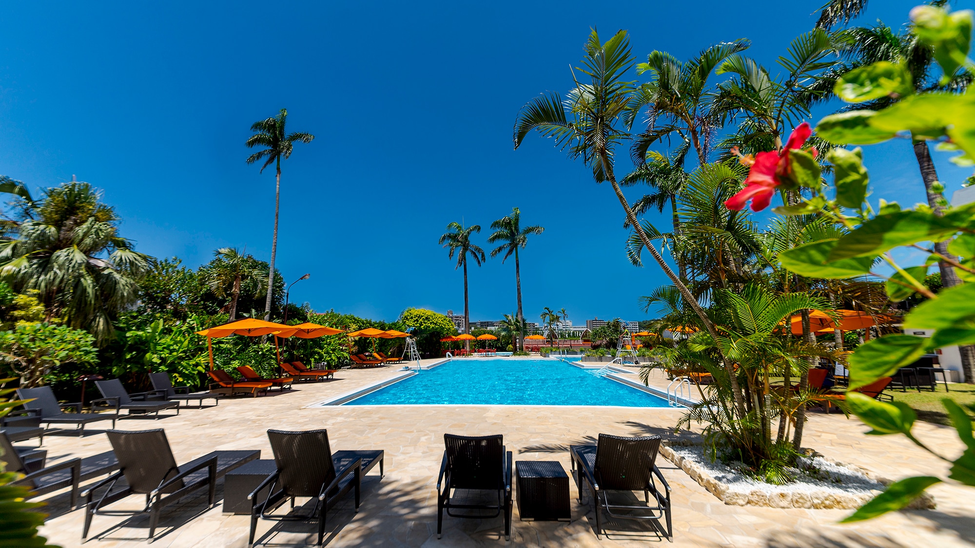 [Summer Garden Pool] An oasis resort located on the hills of Shuri.