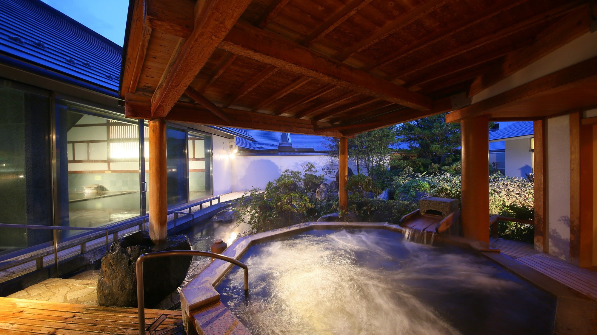 Large communal bath open-air bath ③
