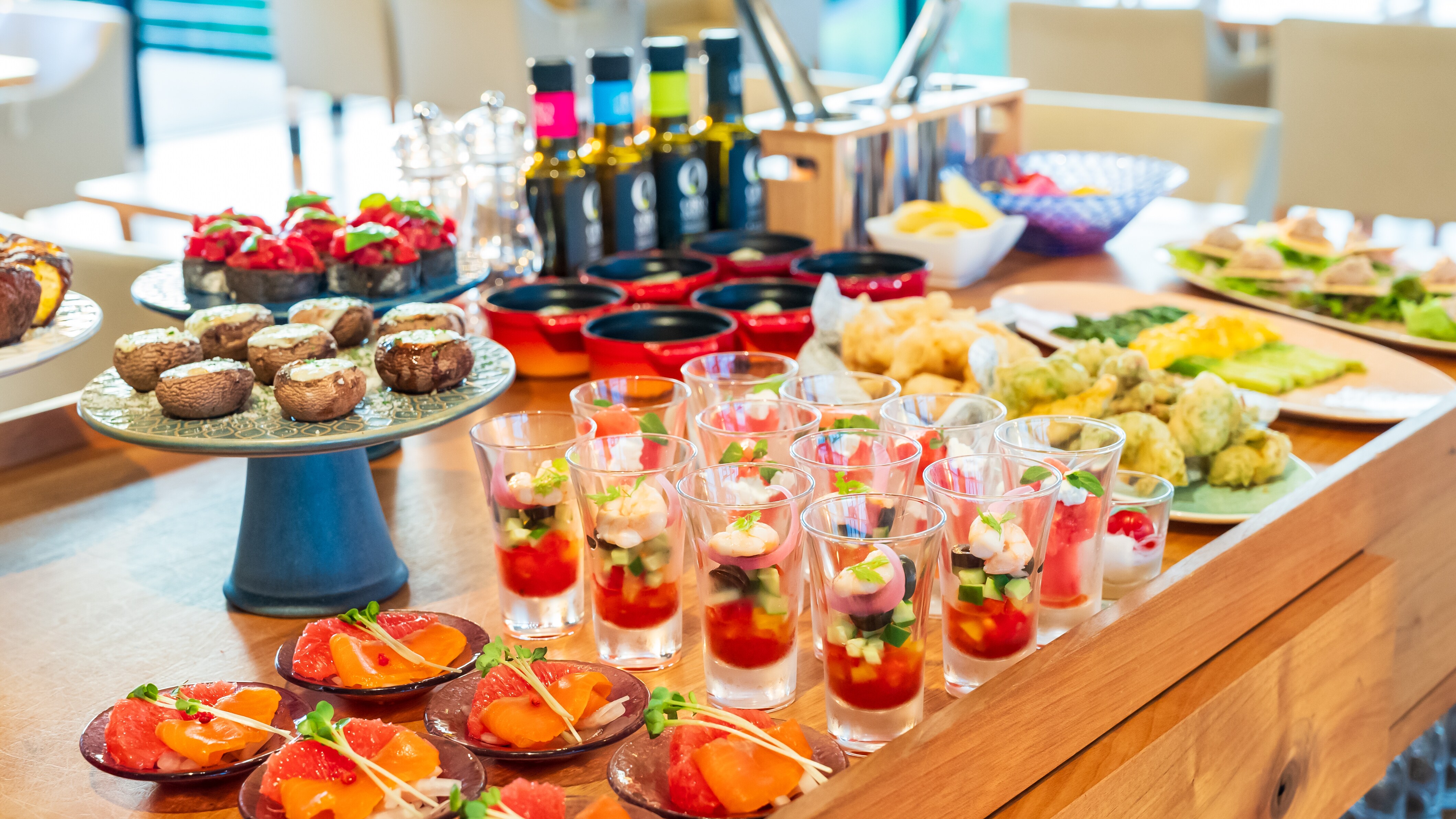 Toa xe Antipasto với 12 loại món khai vị. Bạn thích bao nhiêu tùy thích♪