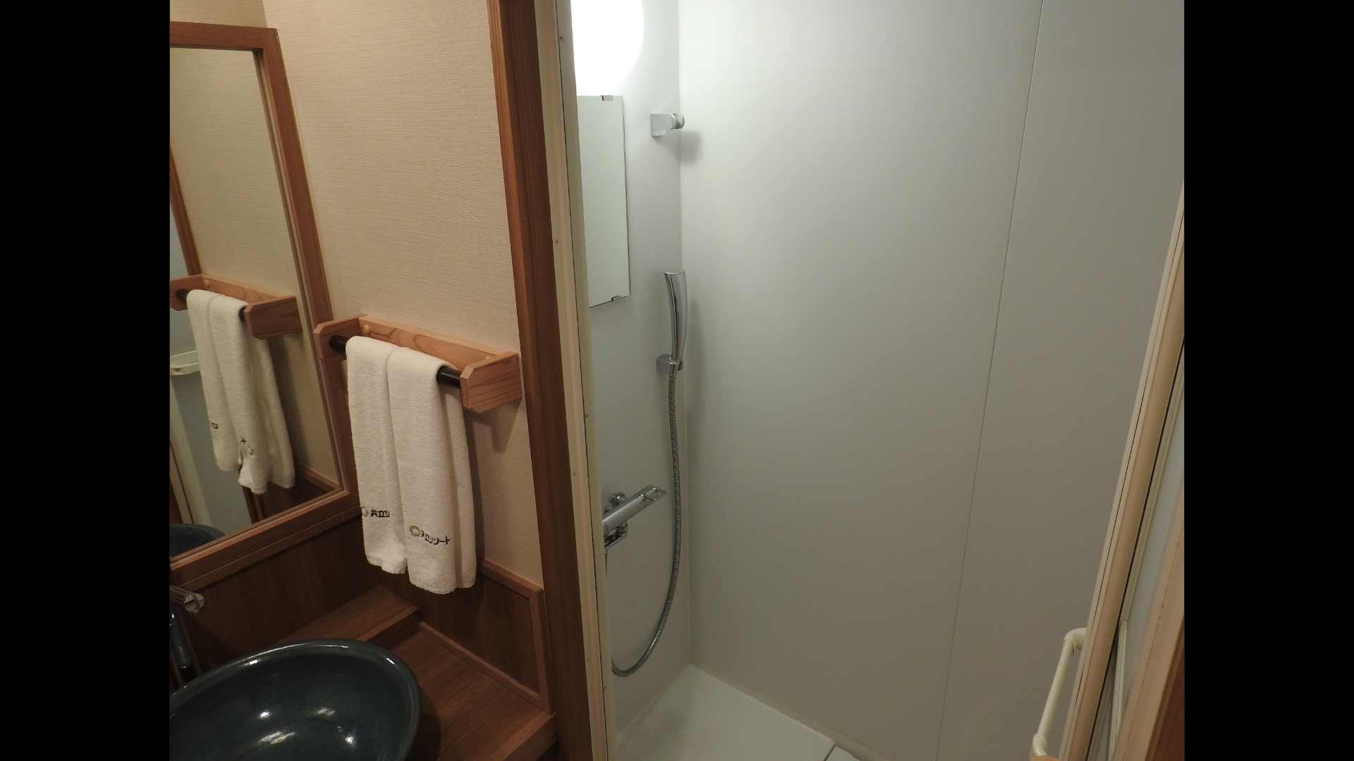[Main Building] Japanese Twin DX Shower Booth