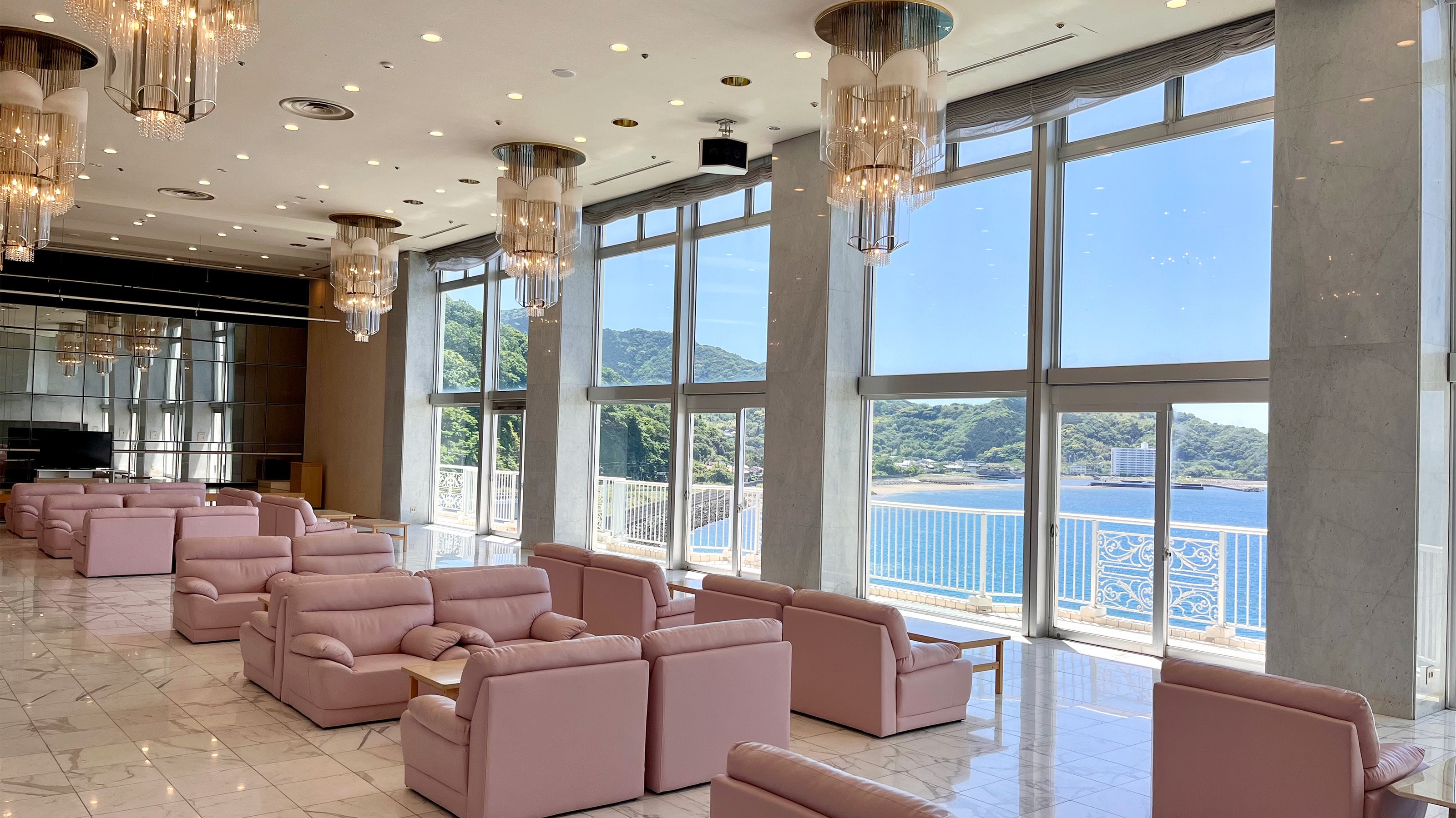 A lobby lounge with a panoramic view of Suruga Bay