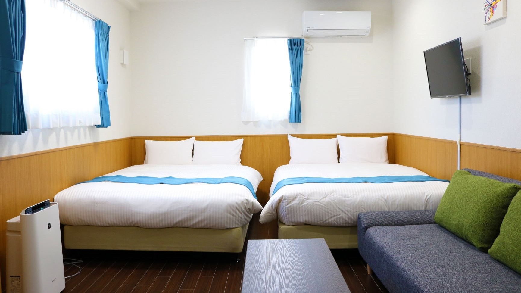 Twin room: 2 double beds (140×210) + sofa