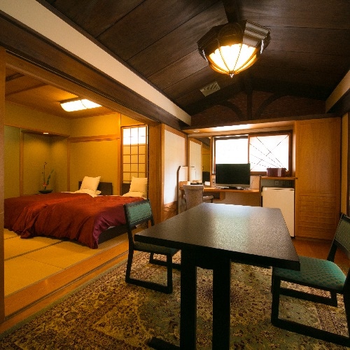 2楼带桧木浴缸的日式和西式房间
