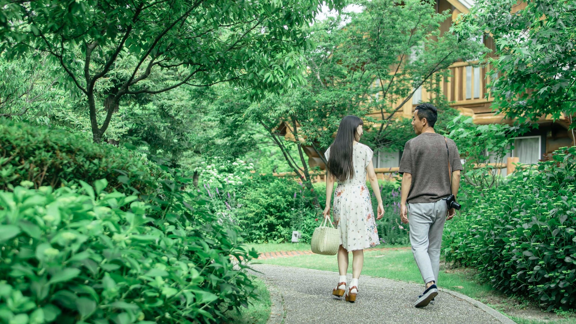 * [Stay image] There are many trees and flowers on the hotel grounds. Take a leisurely stroll through the garden swaying in the wind.