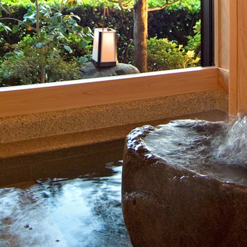 * [Suite bergaya Jepang, peach] 10 tikar tatami + 9 tikar tatami Pemandian semi-terbuka di kamar adalah air panas dari Dogo Onsen.