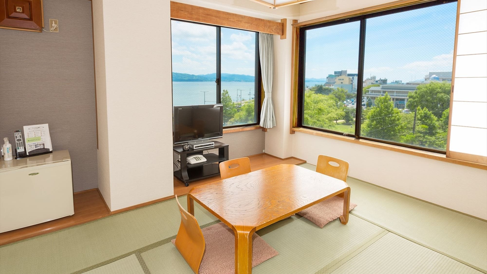 [Main building] Japanese-style room 6 tatami mats