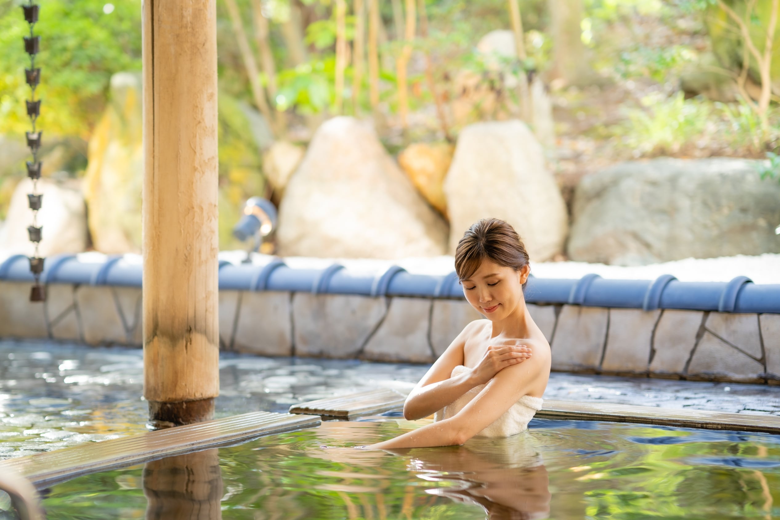 [Open-air bath] The quality of the spring is highly praised by enthusiasts! After bathing, your skin will be moisturized and smooth. The spring is also said to be good for beautiful skin and for preventing lifestyle-related diseases.