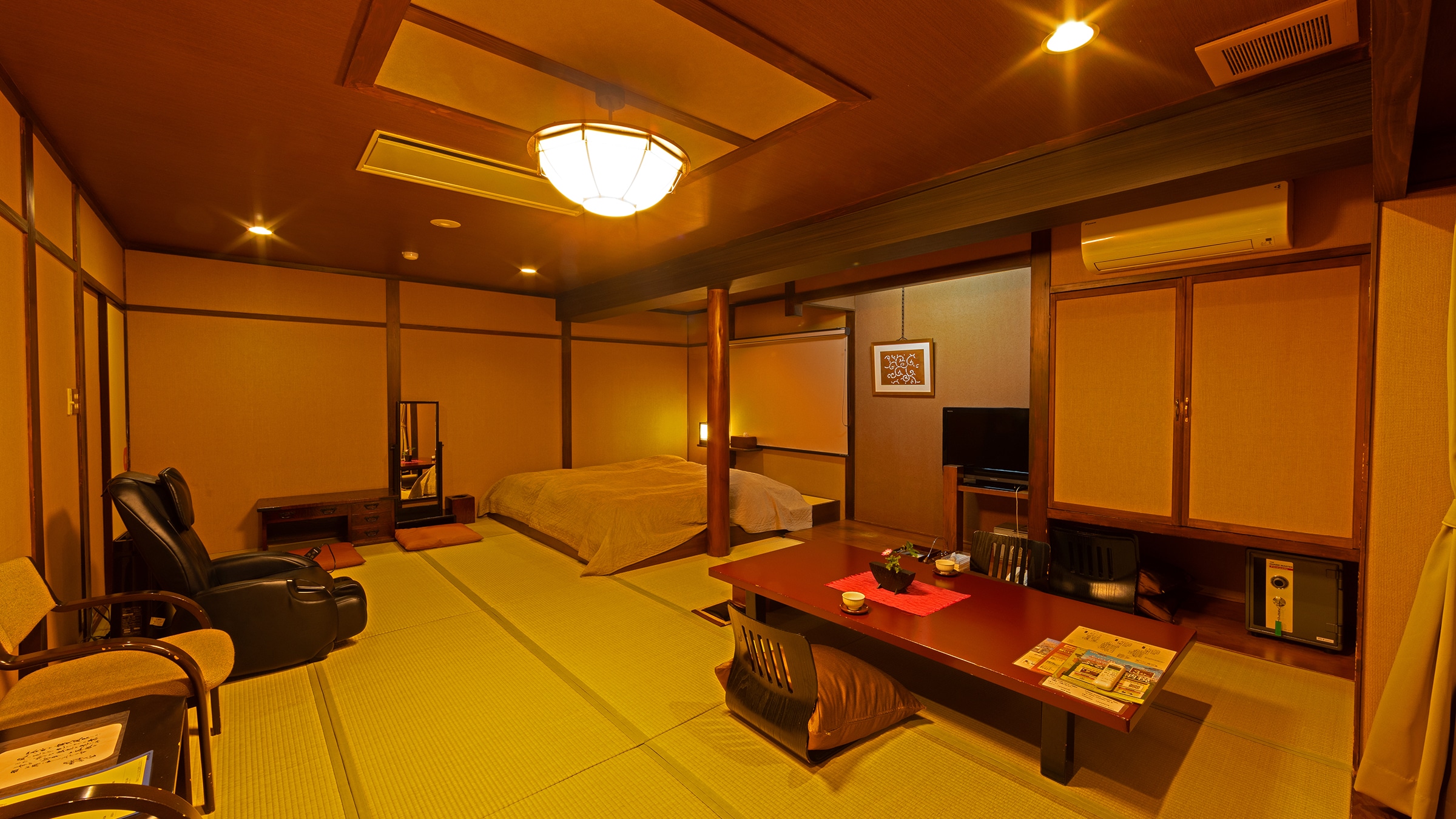 <Directly flowing from the source> Guest room with open-air bath [Orange] 18 tatami mats