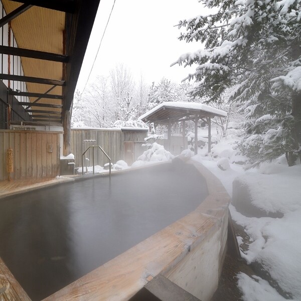 Yukimi open-air bath