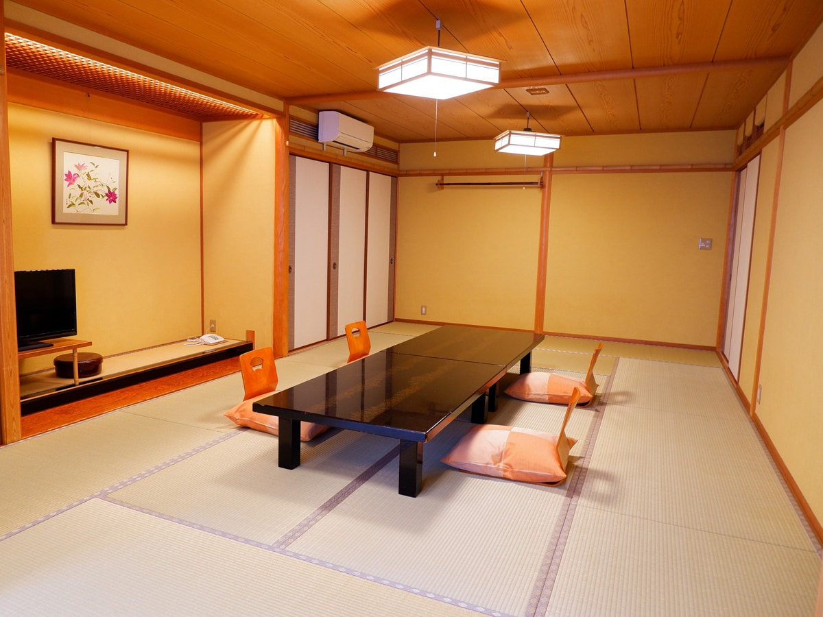 這是一間日式房間。所有房型都有廁所♪