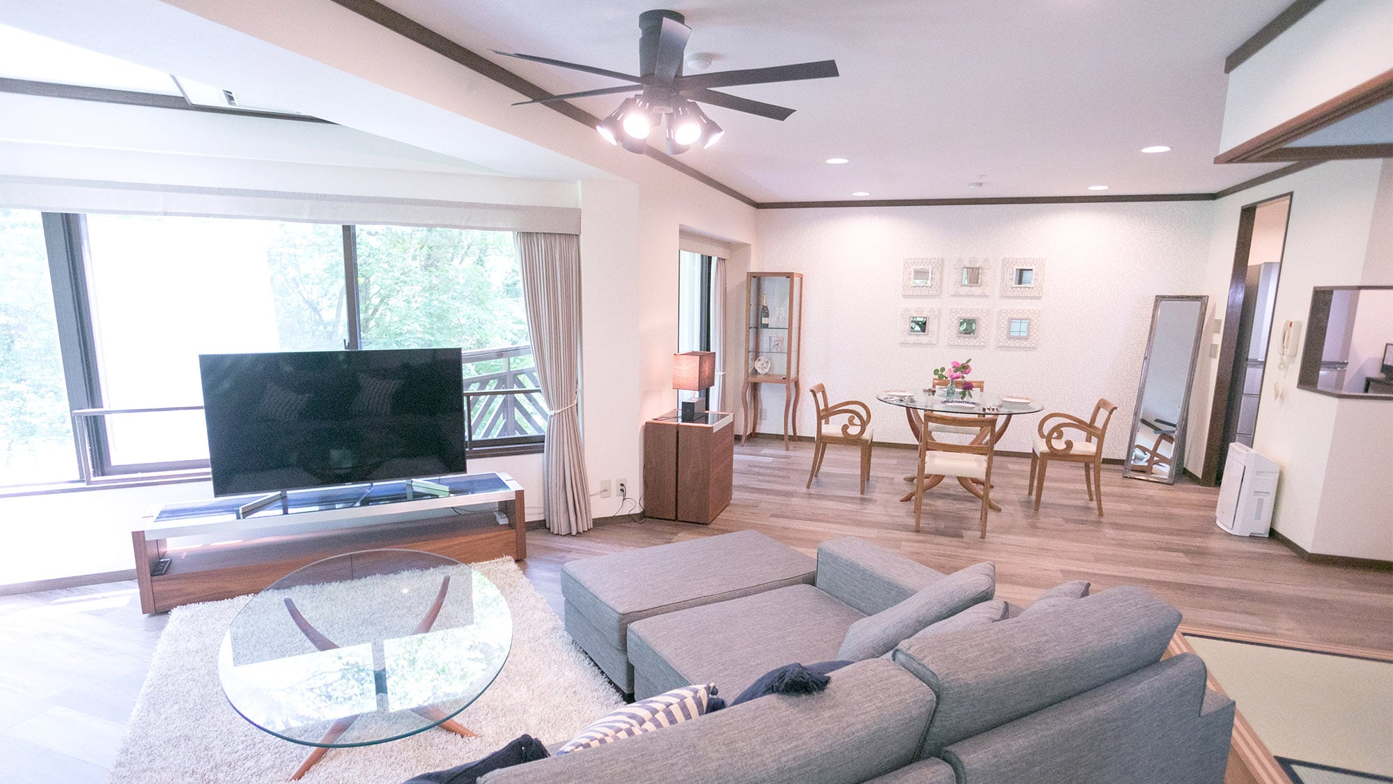 ・ It is a spacious living room