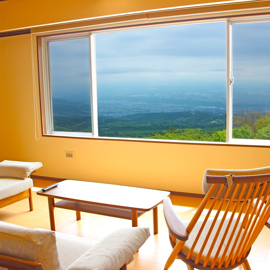 [Observation Panorama Room] Japanese-Western Room "Hikono" Living Room