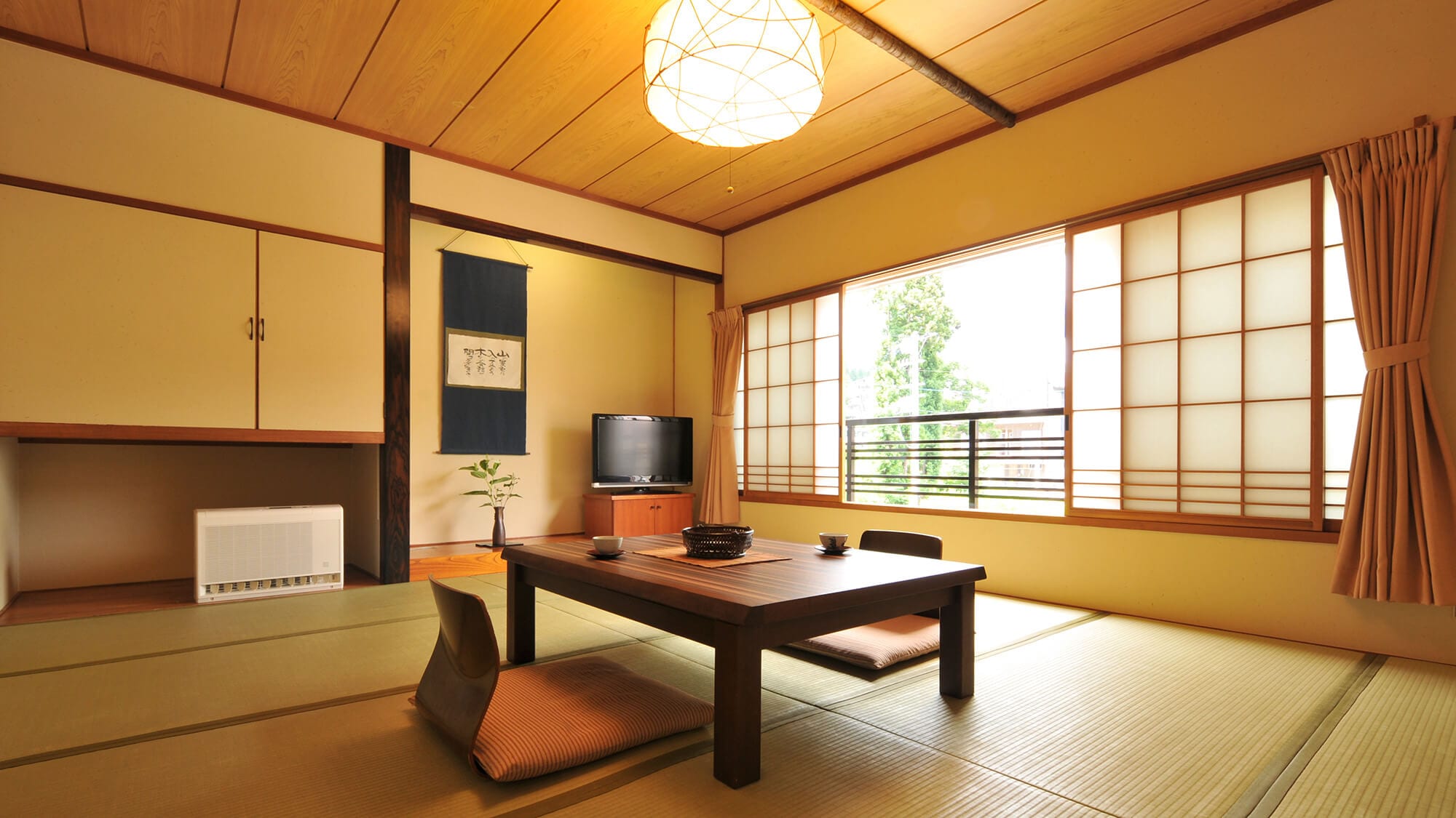 [Futama guest room] Japanese-style room 10 tatami mats + bedroom
