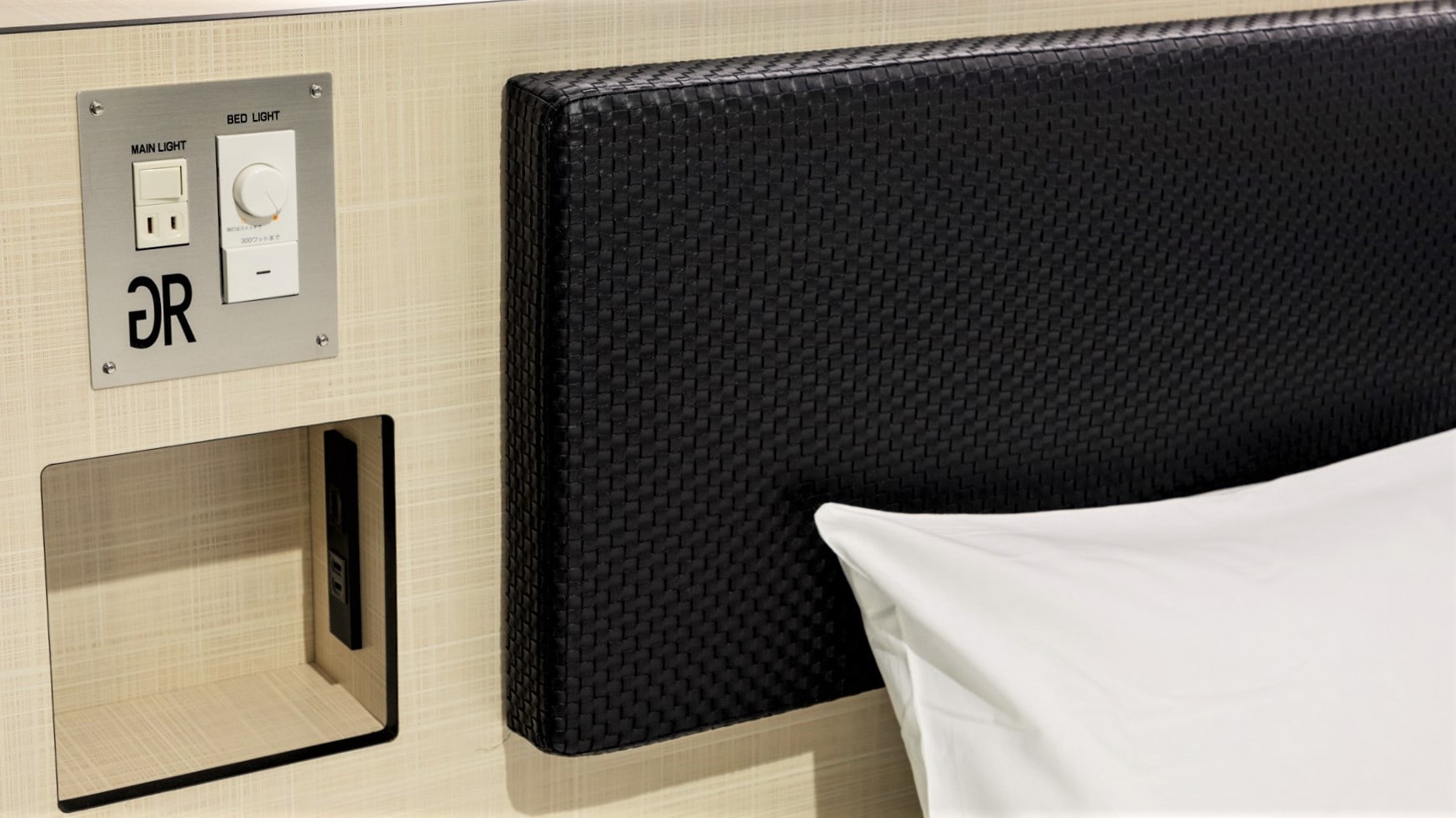 床頭插座和 USB 端口