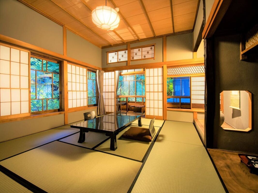 [Registered tangible cultural property with hot spring cypress bath] Old building special room 4 people capacity