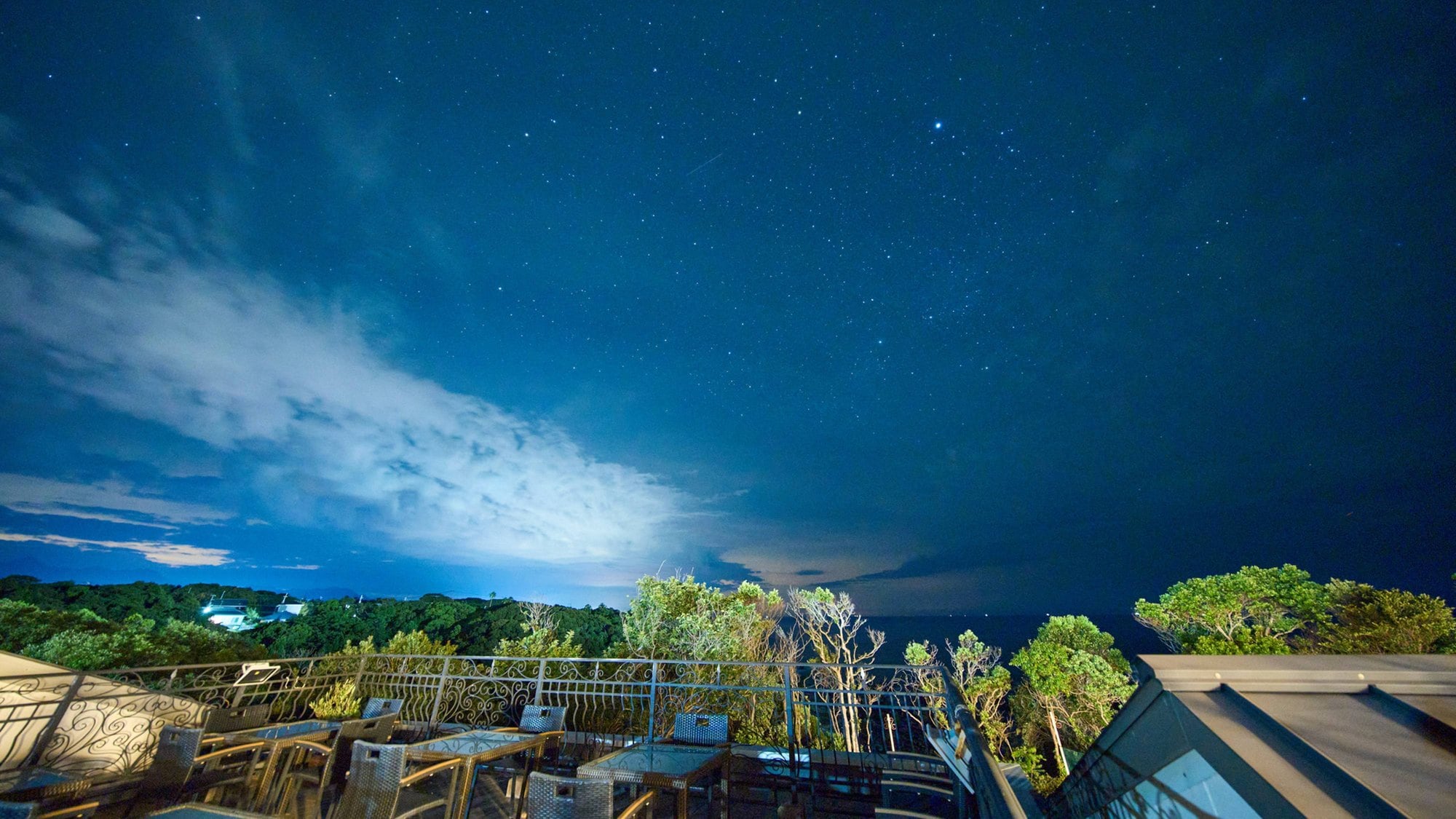 [Library Cafe/Terrace] ช่วงหน้าร้อนสามารถชมเทศกาลดอกไม้ไฟไทจิได้ (เฉพาะดอกไม้ไฟเท่านั้น)