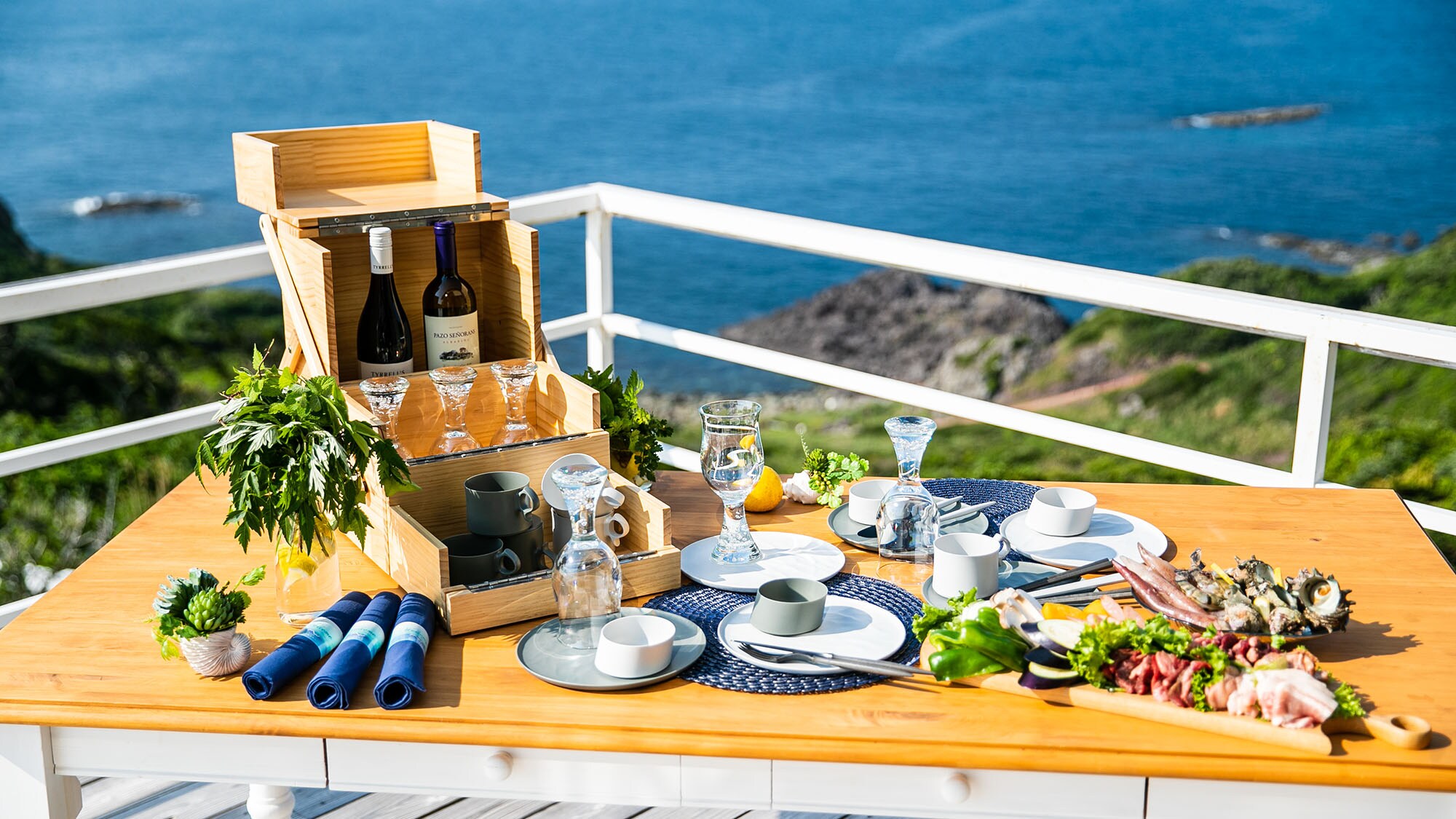 ・[บาร์บีคิว] เพลิดเพลินไปกับบาร์บีคิวพร้อมสัมผัสสายลมเย็นสบายจากทะเล เพลิดเพลินกับมื้ออาหารของคุณไปพร้อมกับการสัมผัสธรรมชาติ