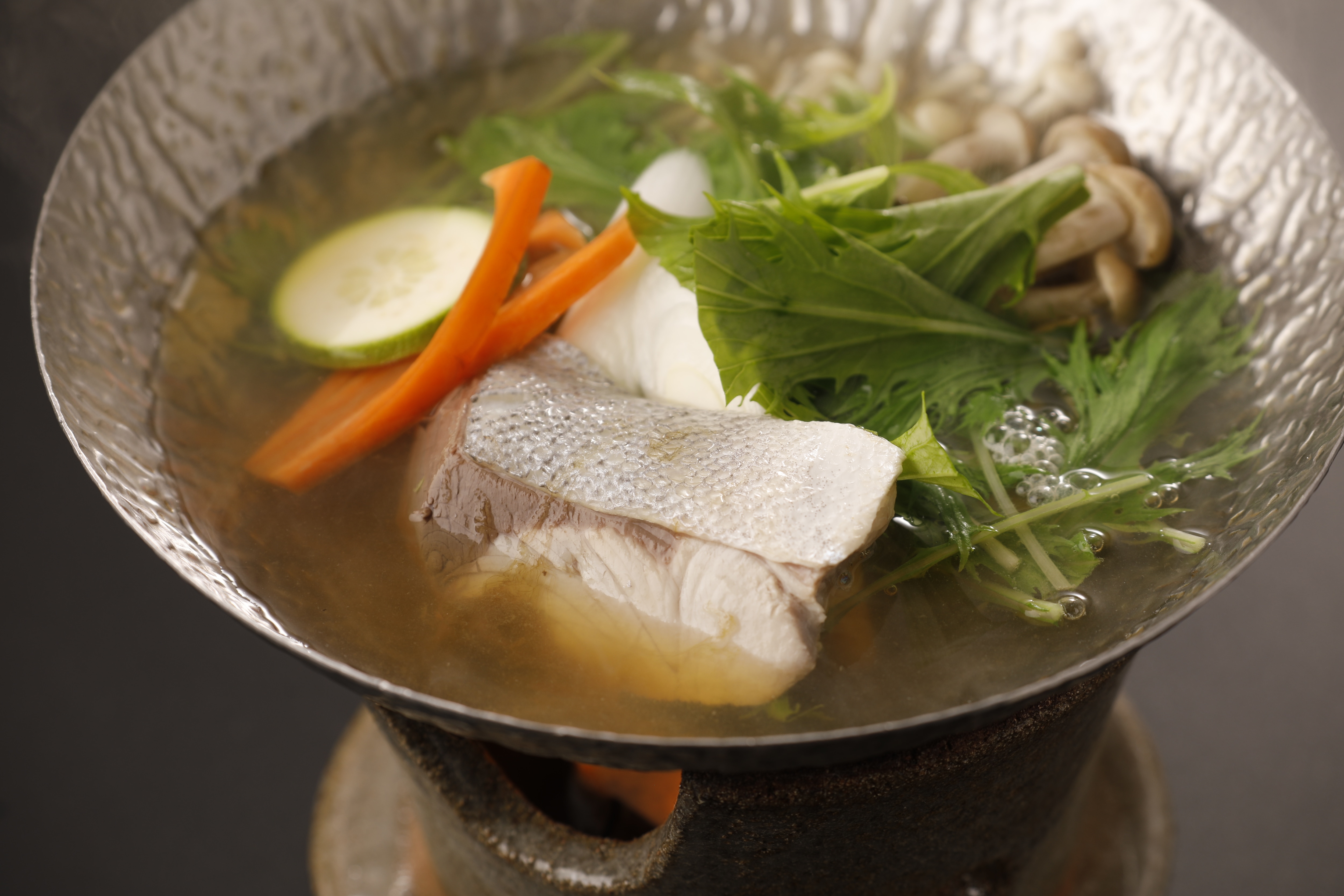 Một món ăn địa phương được biết đến rộng rãi với tên gọi “Hamachan nabe được làm từ cá địa phương”