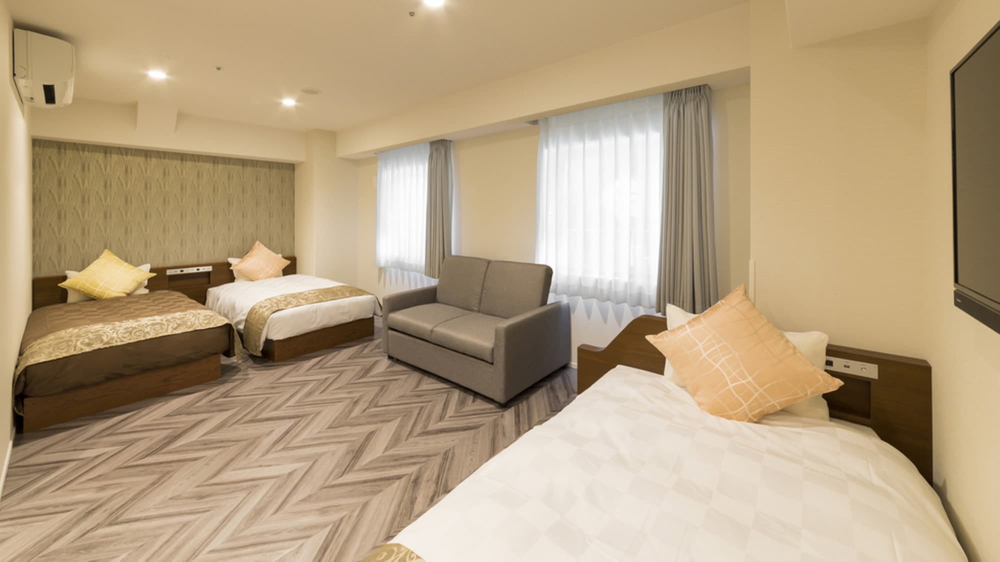 Deluxe Triple Room 29m2/3~4 persons/3 single beds + 1 sofa bed