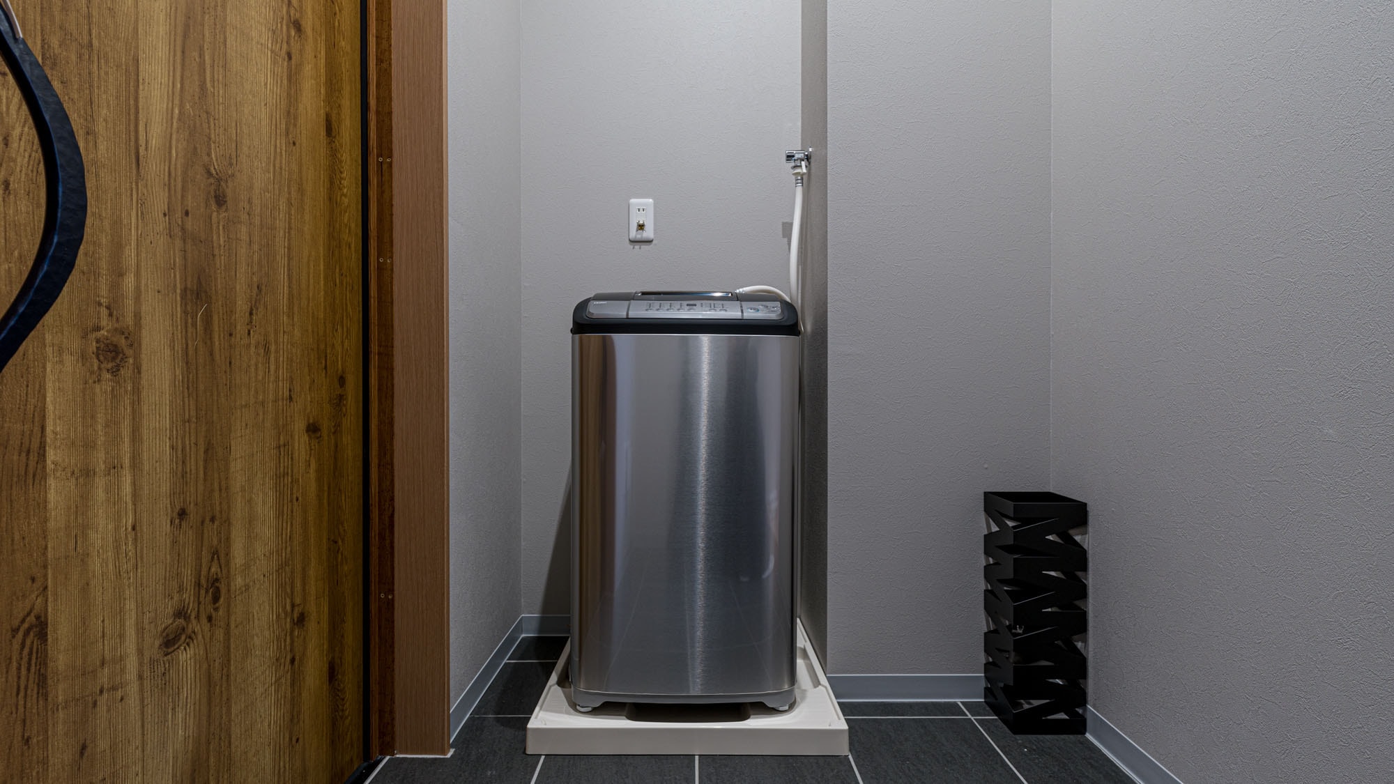 [Washing machine] If you get your laundry dirty after staying overnight or going to the beach, you can use the washing machine for free.