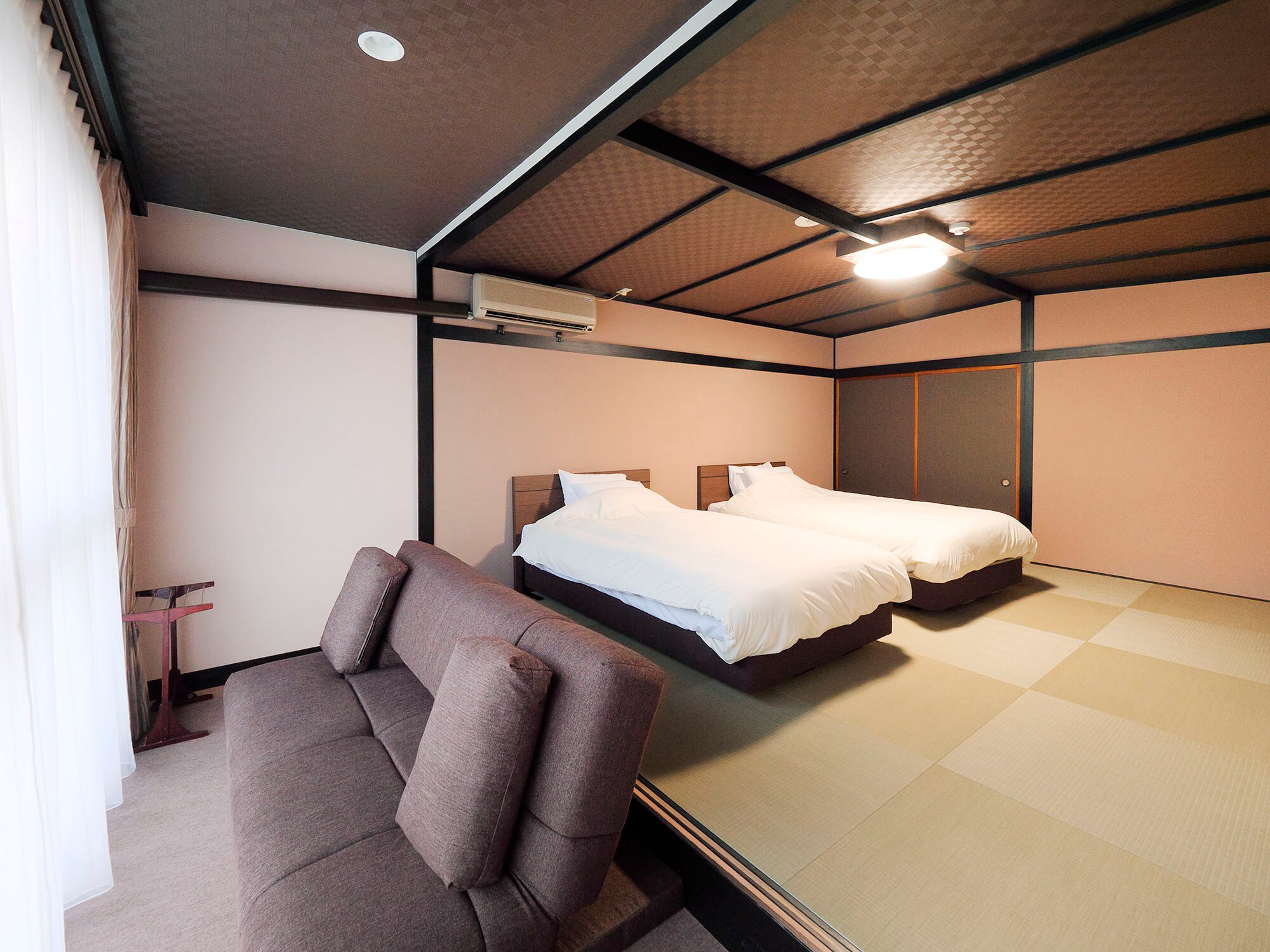Western-style room (10 tatami mats) Daytime