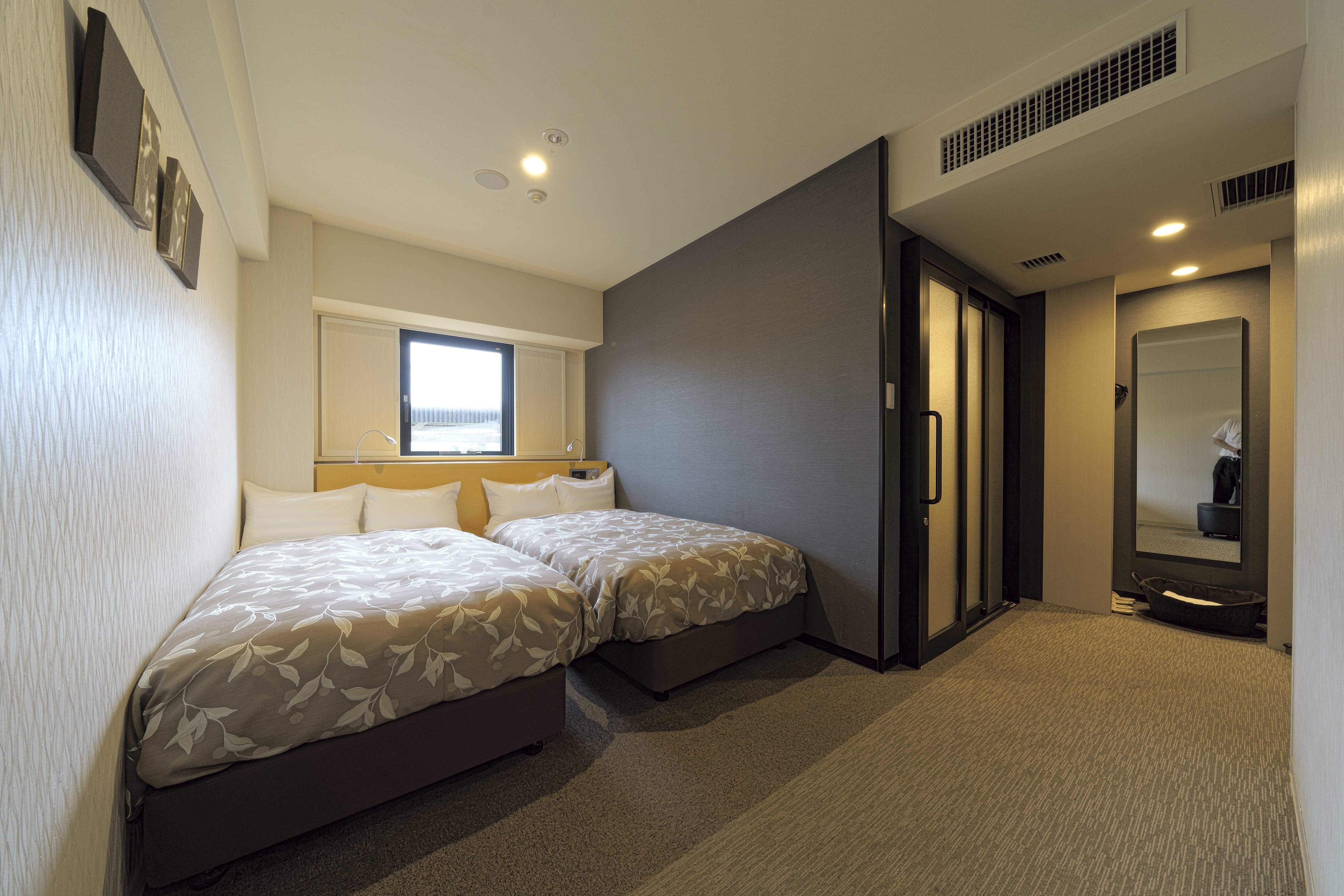 Universal Twin Room 2