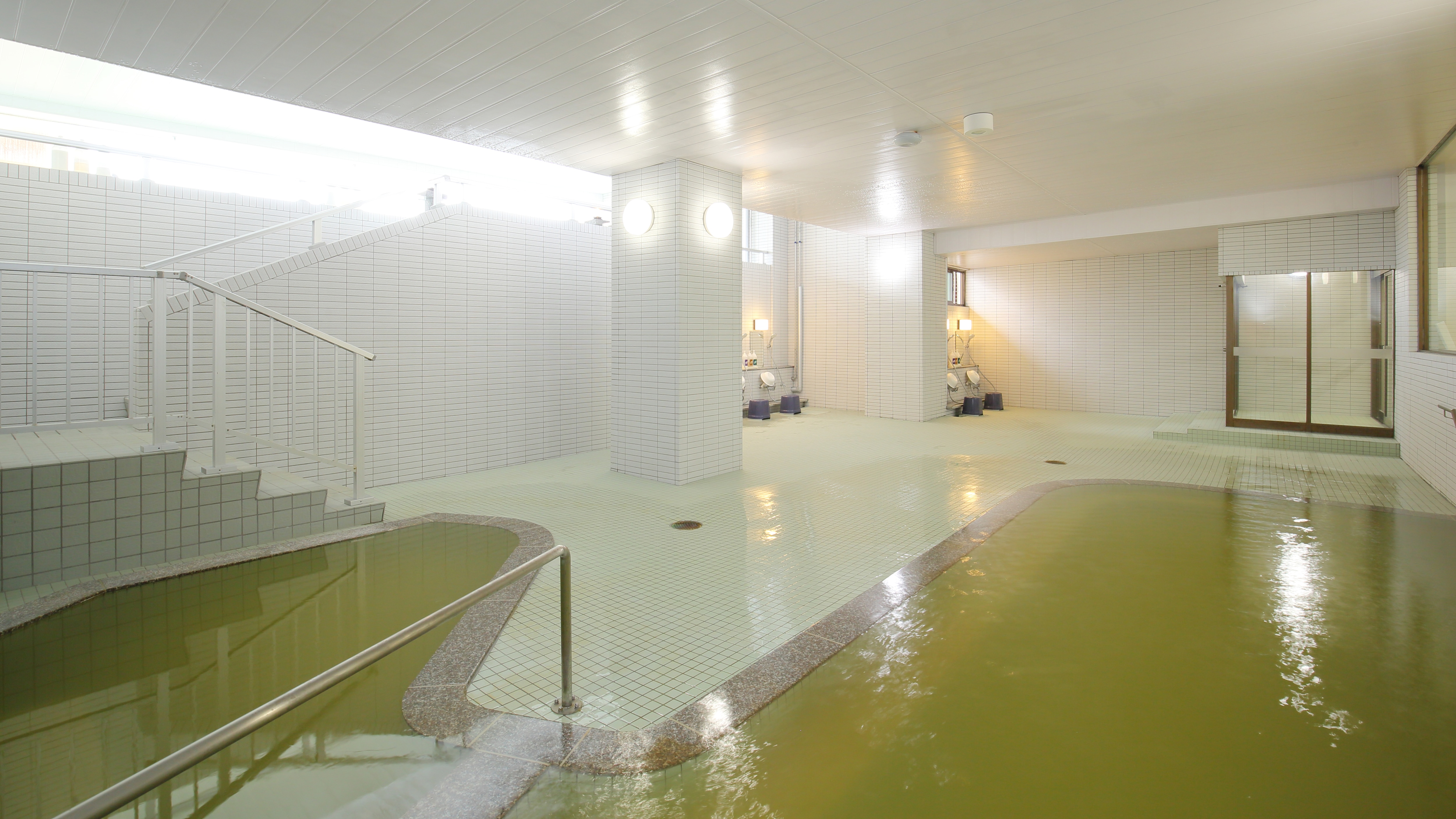 [Large public bath]