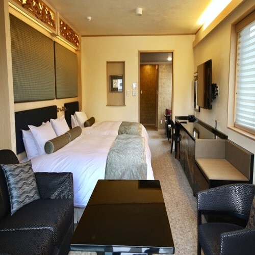 Corner Premium Twin River View