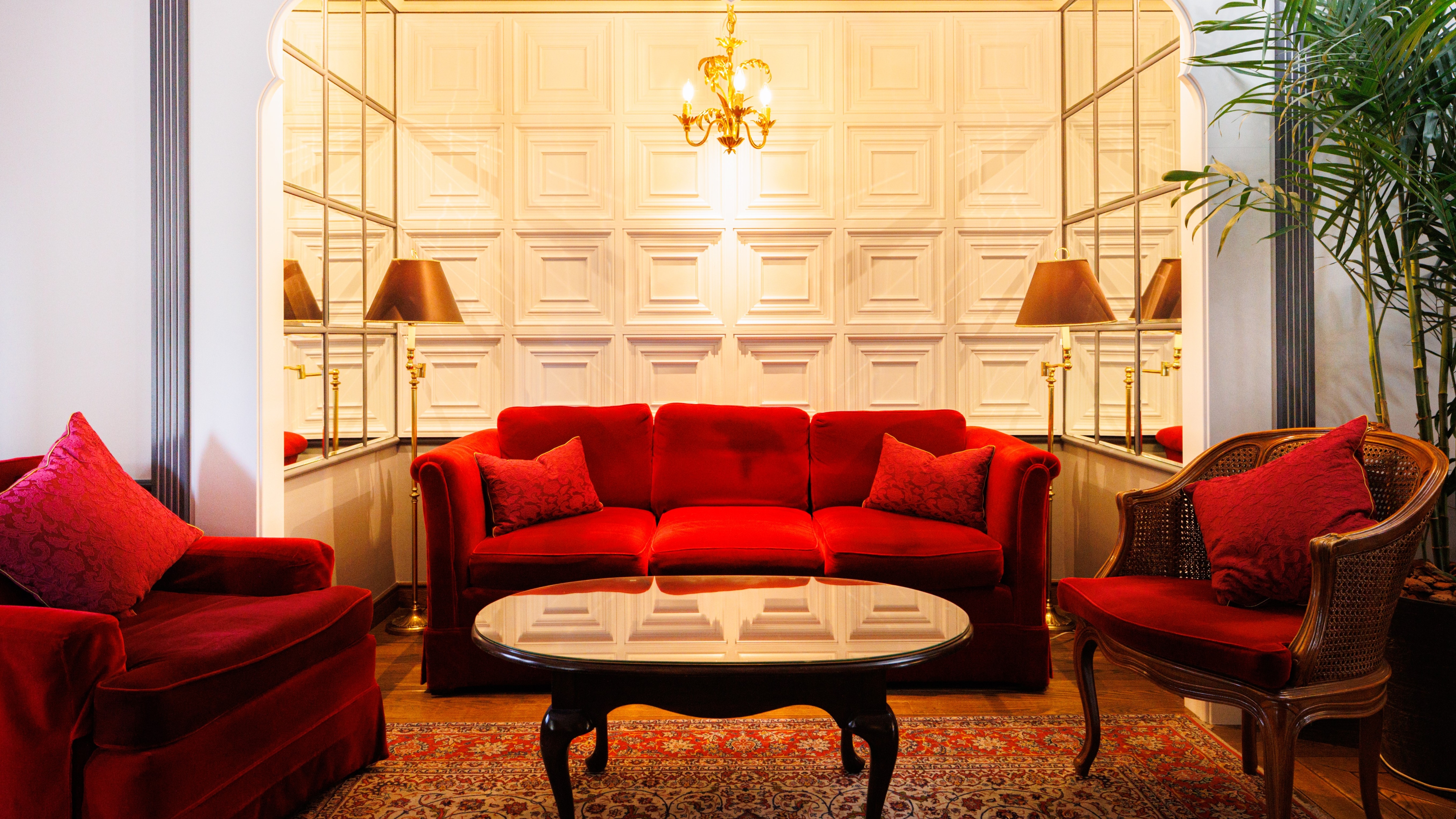 [1F Lobby] Sit back on your favorite sofa and enjoy a relaxing time.