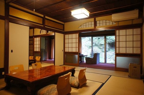 [For room type] LOL