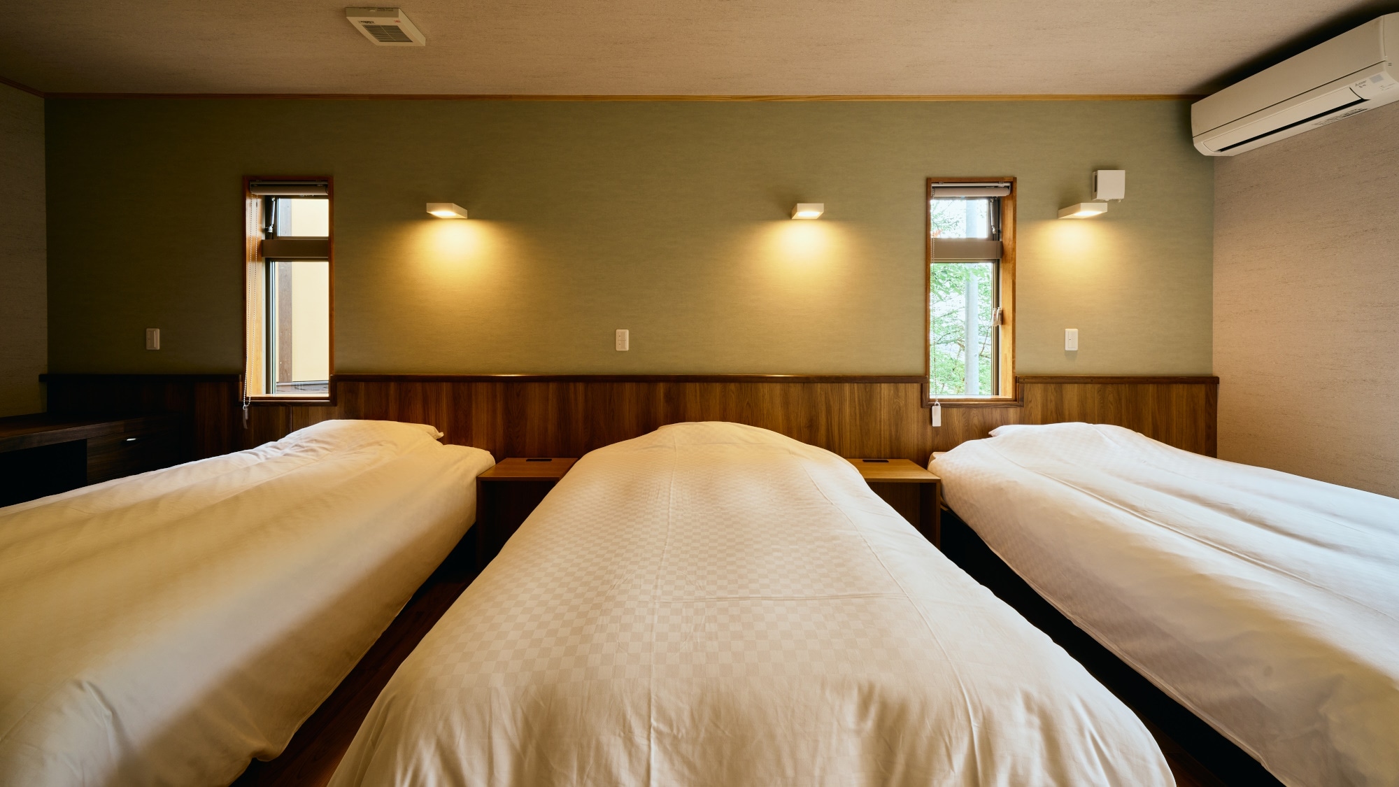 [Bettei Sakura / Western-style room example] Regular beds are provided for up to three guests, instead of extra beds.