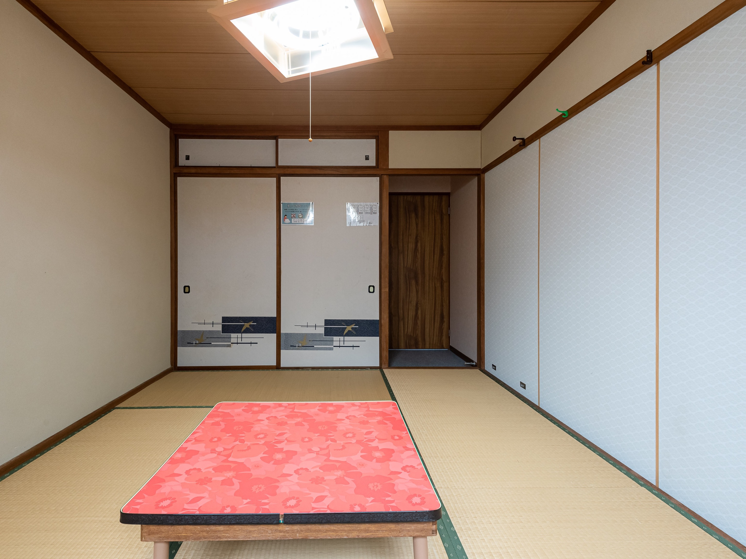 [Smoking] Japanese-style room for four (no bath or toilet)