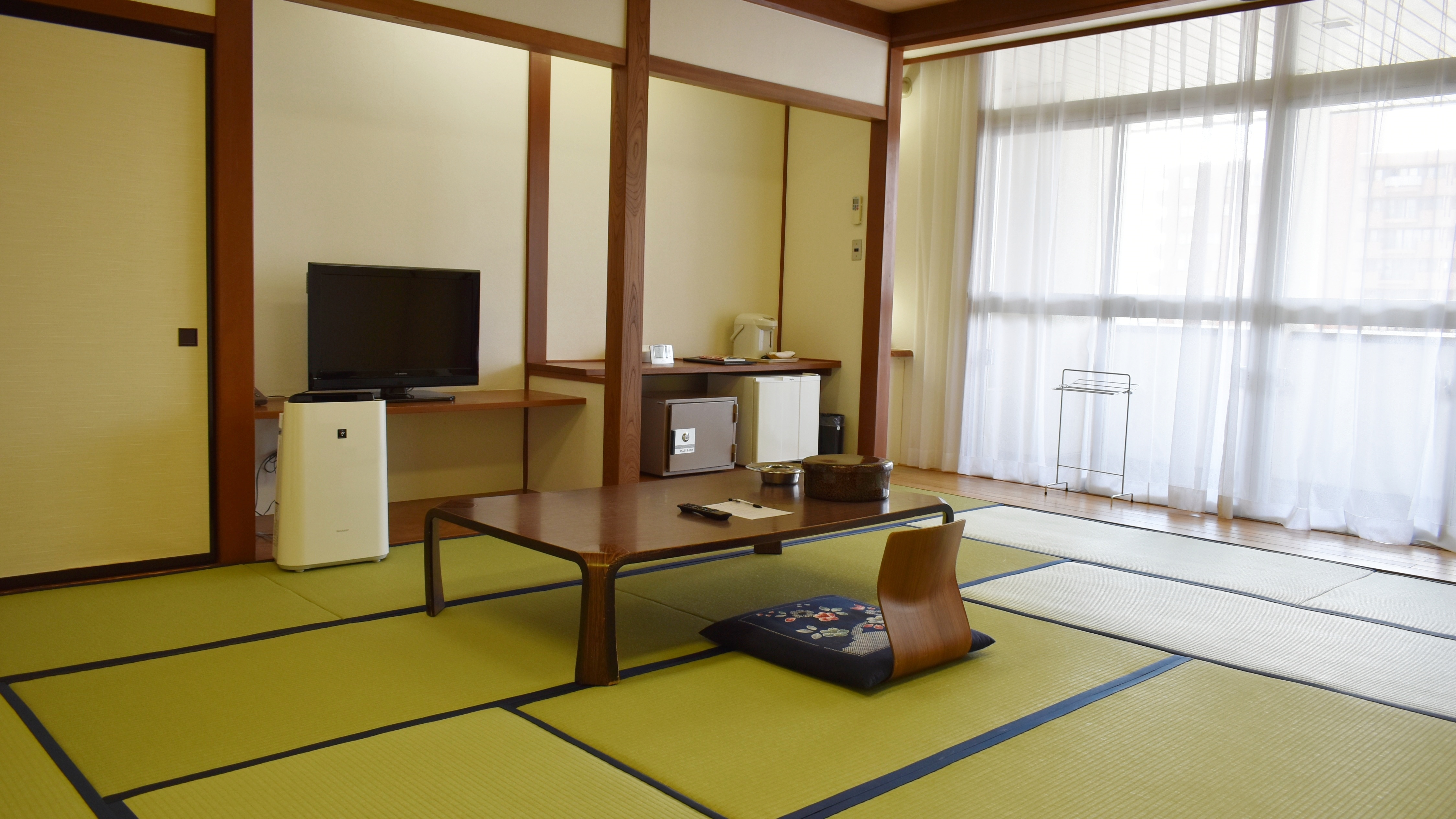 [Japanese-style room 15 tatami mats]