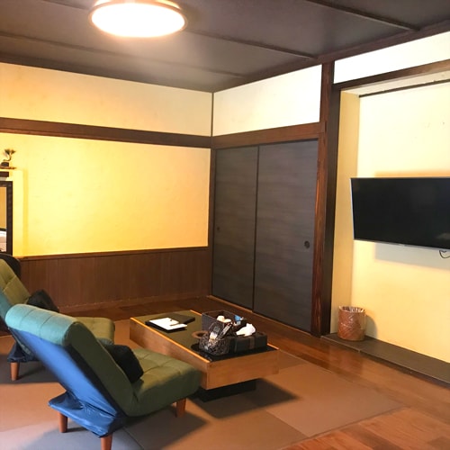 [R-01] A detached building with only one room on the first floor.