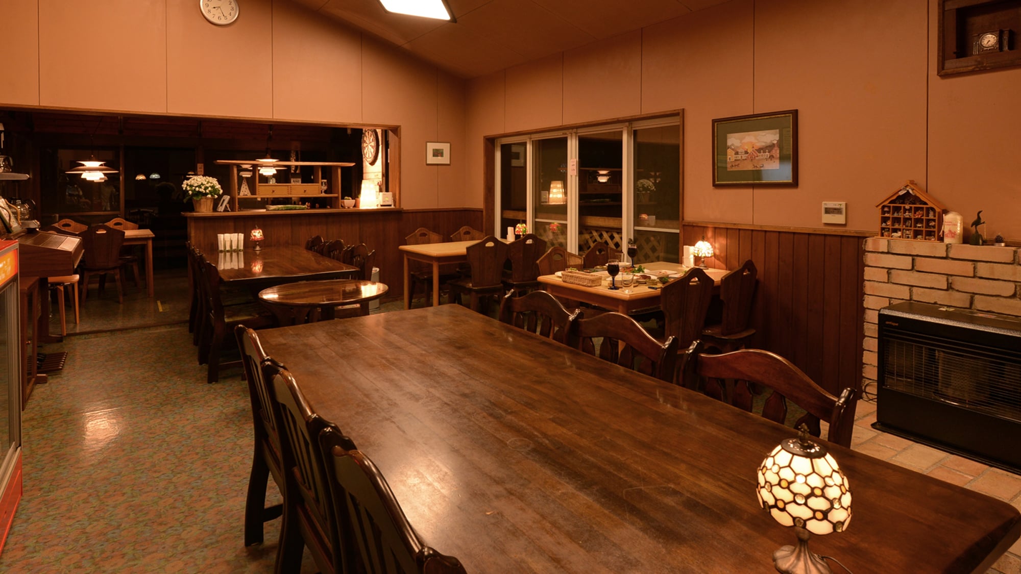 *Restaurant: Enjoy the delicious cuisine prepared by the owner himself, using seasonal and local ingredients.