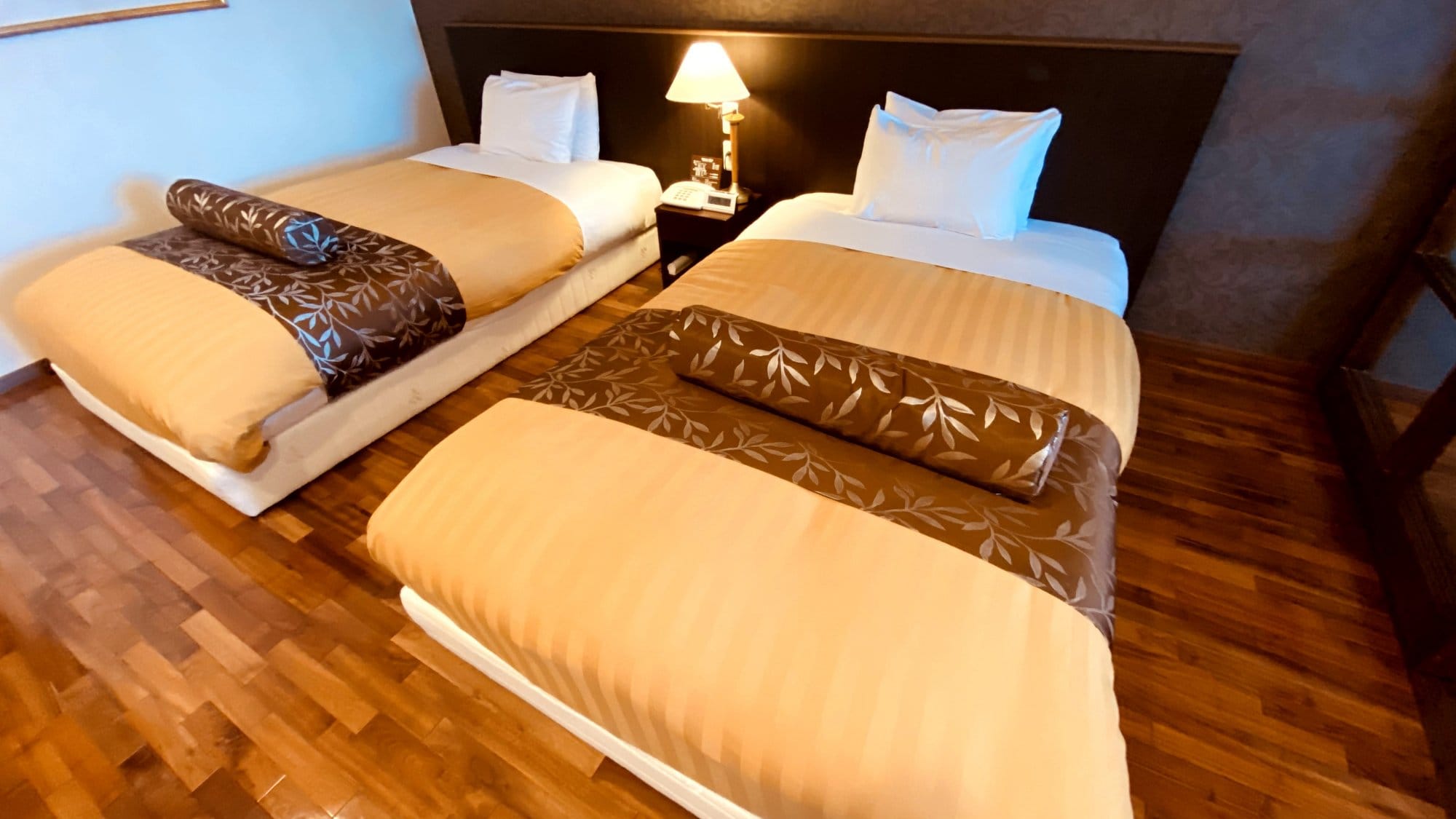 [Moka/Hanaha]: Twin room + living room