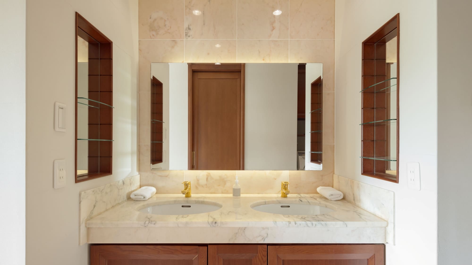 *[海洋花園套房 1F 或 2F (120-165m2)] 盥洗區 (例)