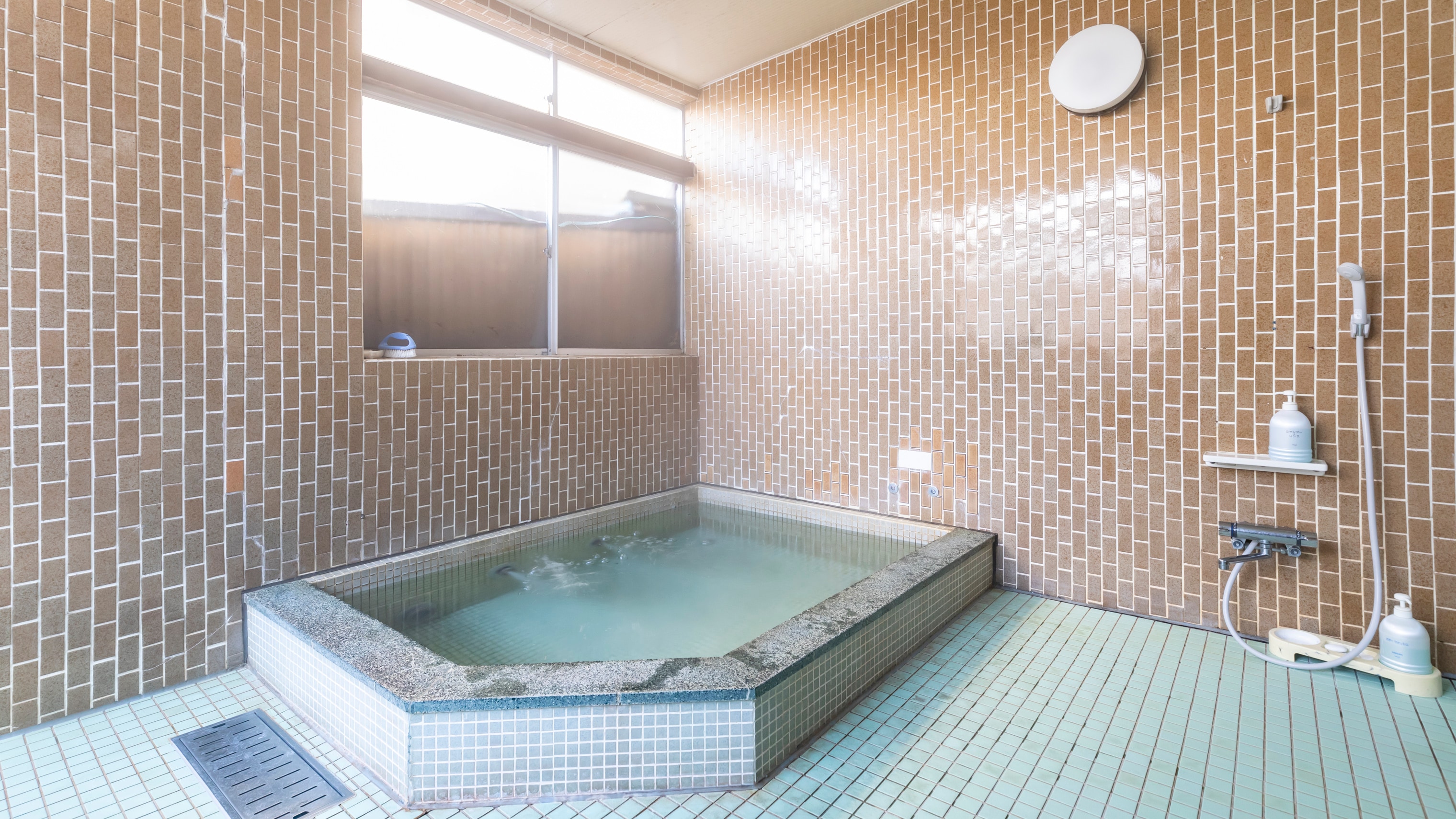 Men's large bath