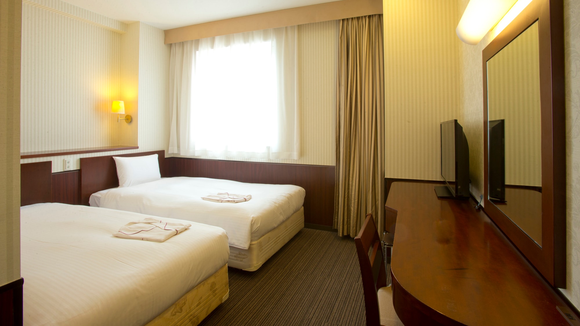 Twin rooms are popular for couples and couples traveling together.