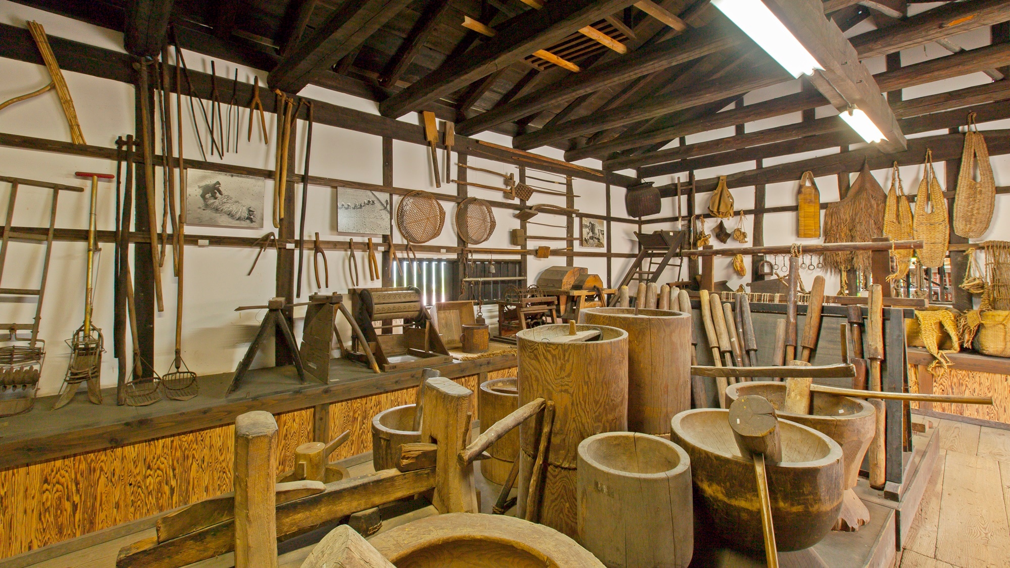 *[Facilities/Agricultural Tools Museum] Many tools used for farming are on display.