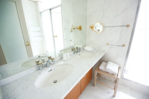 King Suite Bathroom①